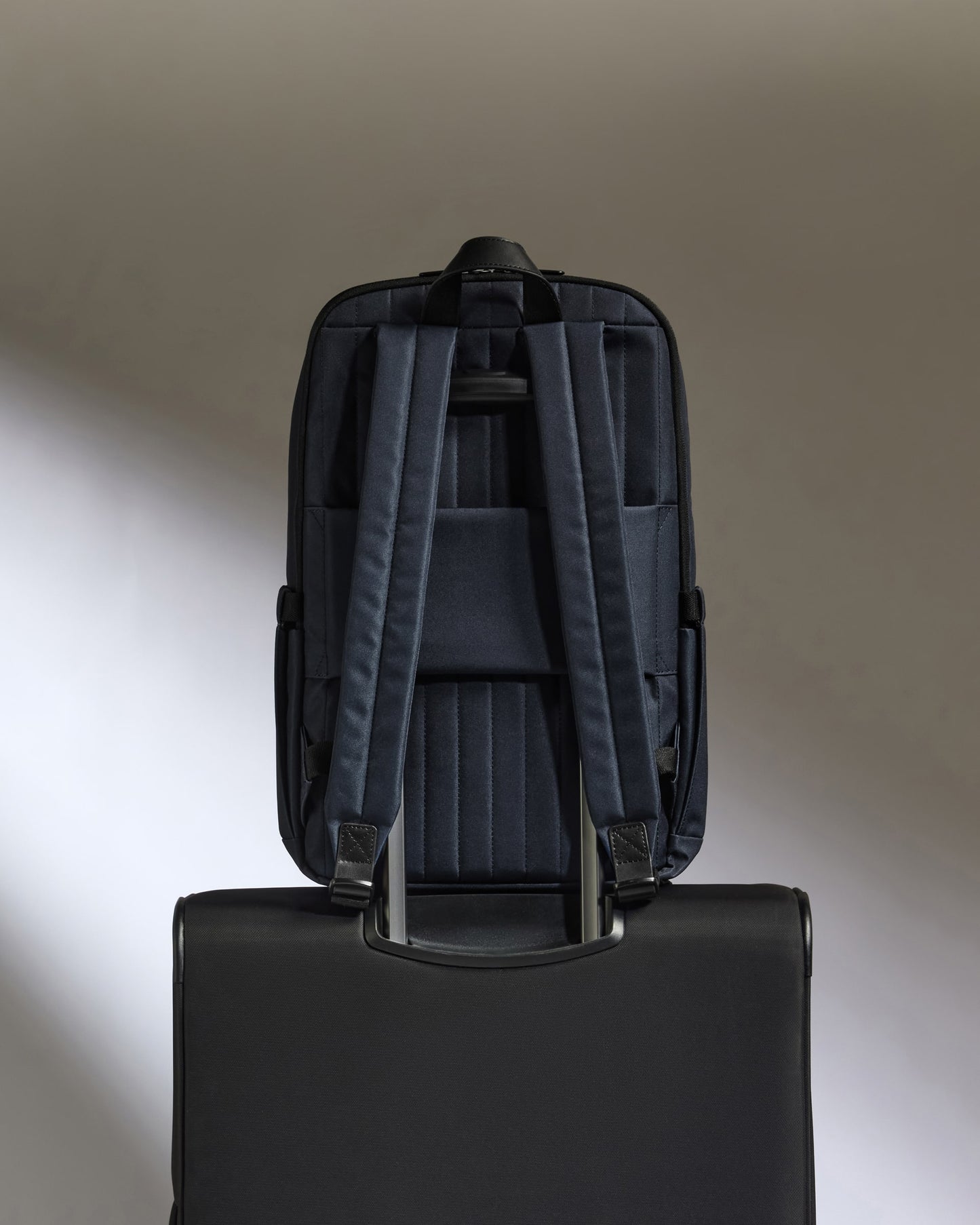Backpack in Navy - Urban Light