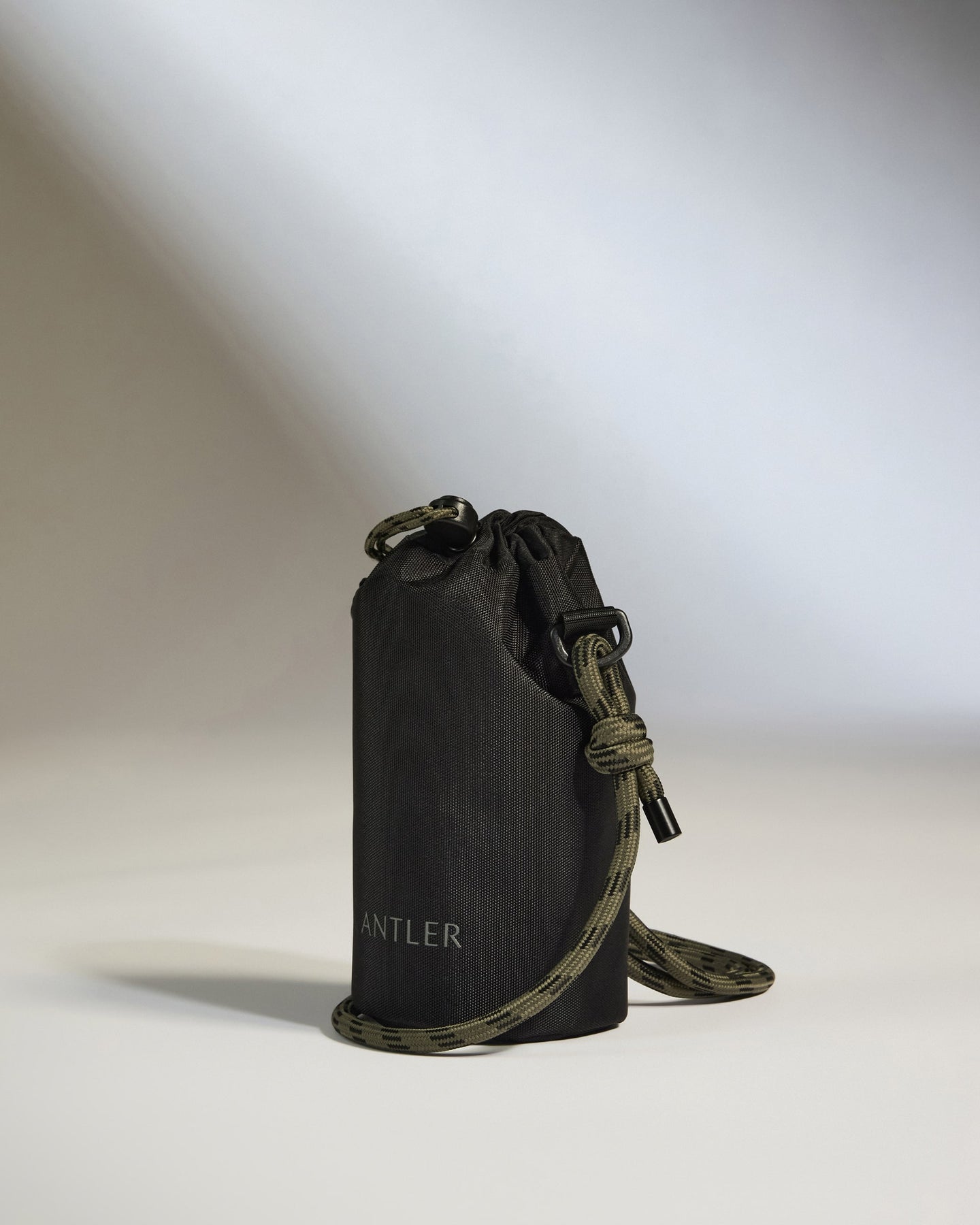 Discovery Bottle Holder in Carbon Black