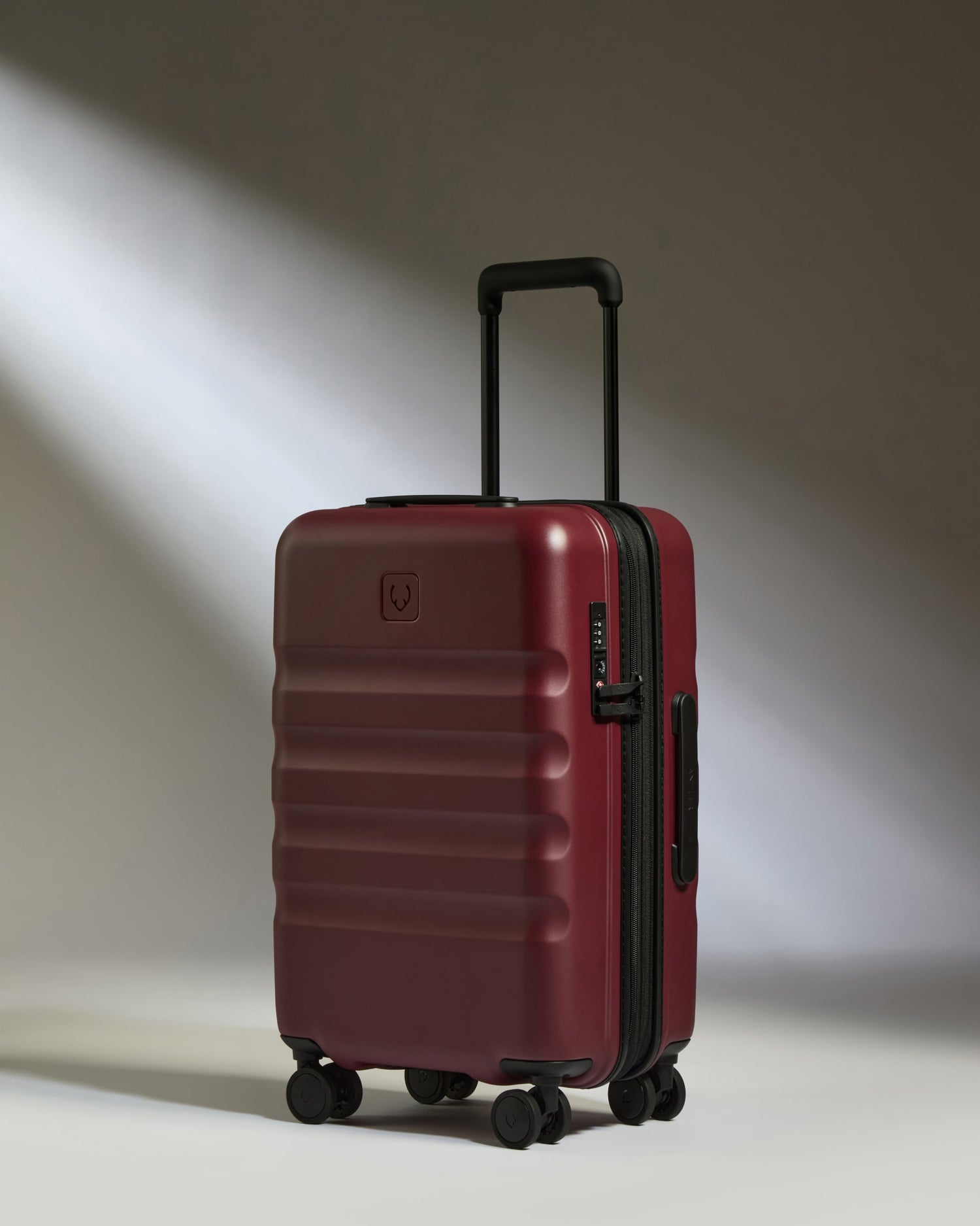 Expandable Cabin Suitcase in Cedar Red - Icon Stripe