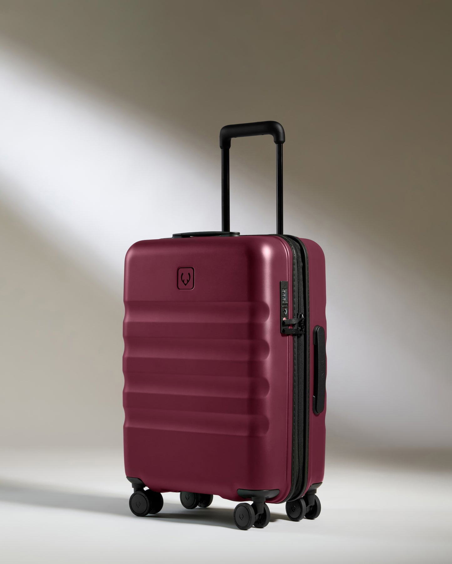 Cabin Suitcase in Heather Purple - Icon Stripe