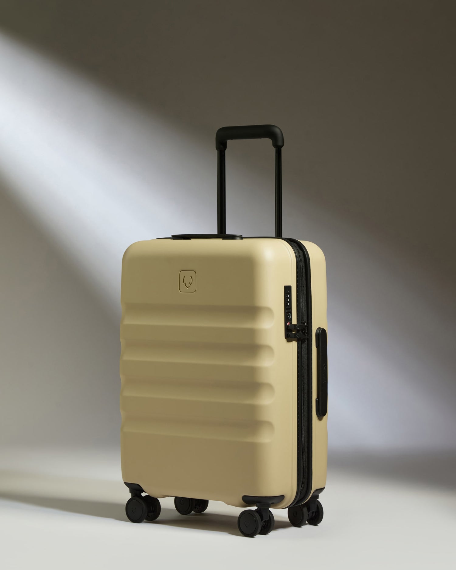 Cabin Suitcase in Dune Yellow - Icon Stripe