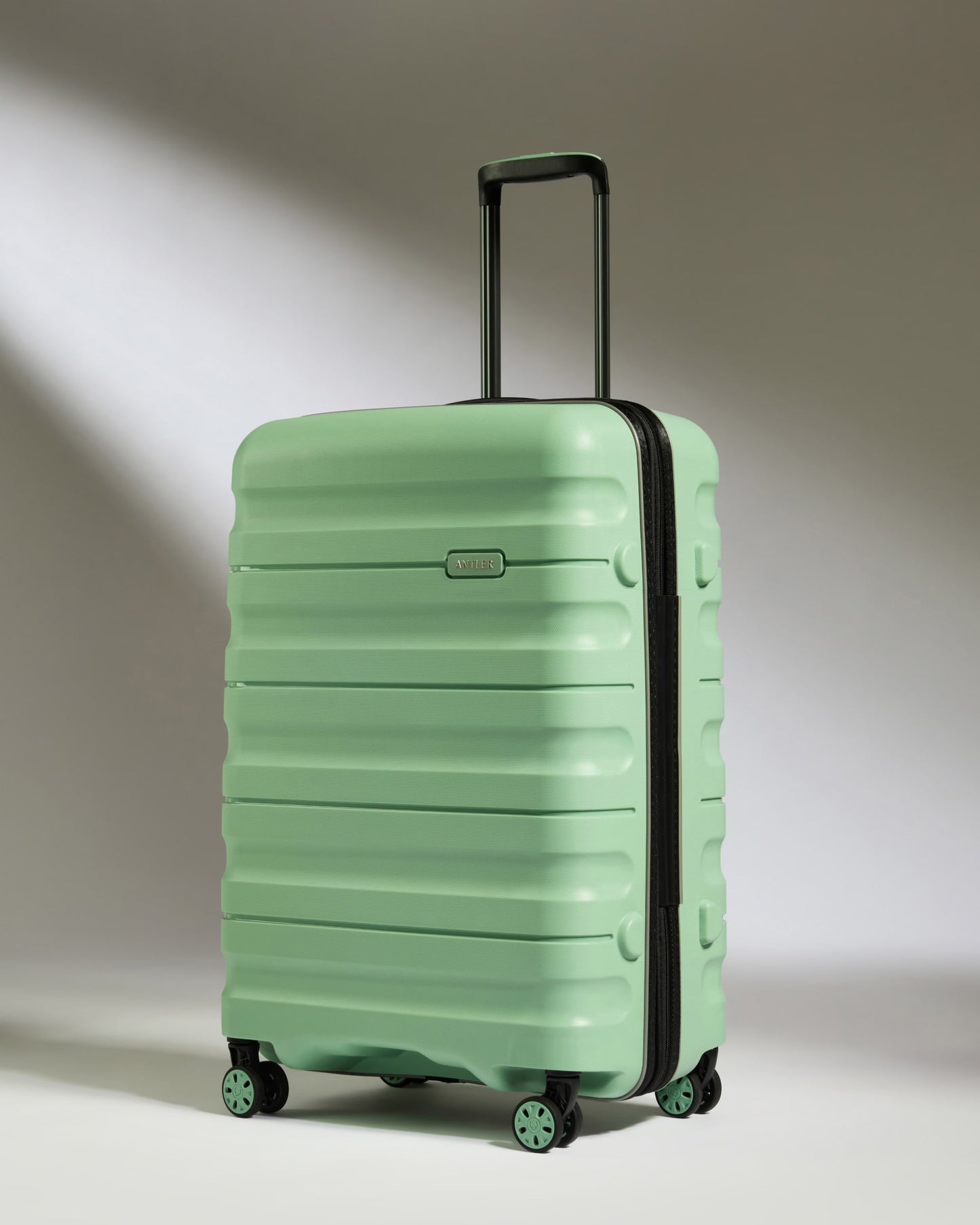 Medium Suitcase in Mineral - Lincoln