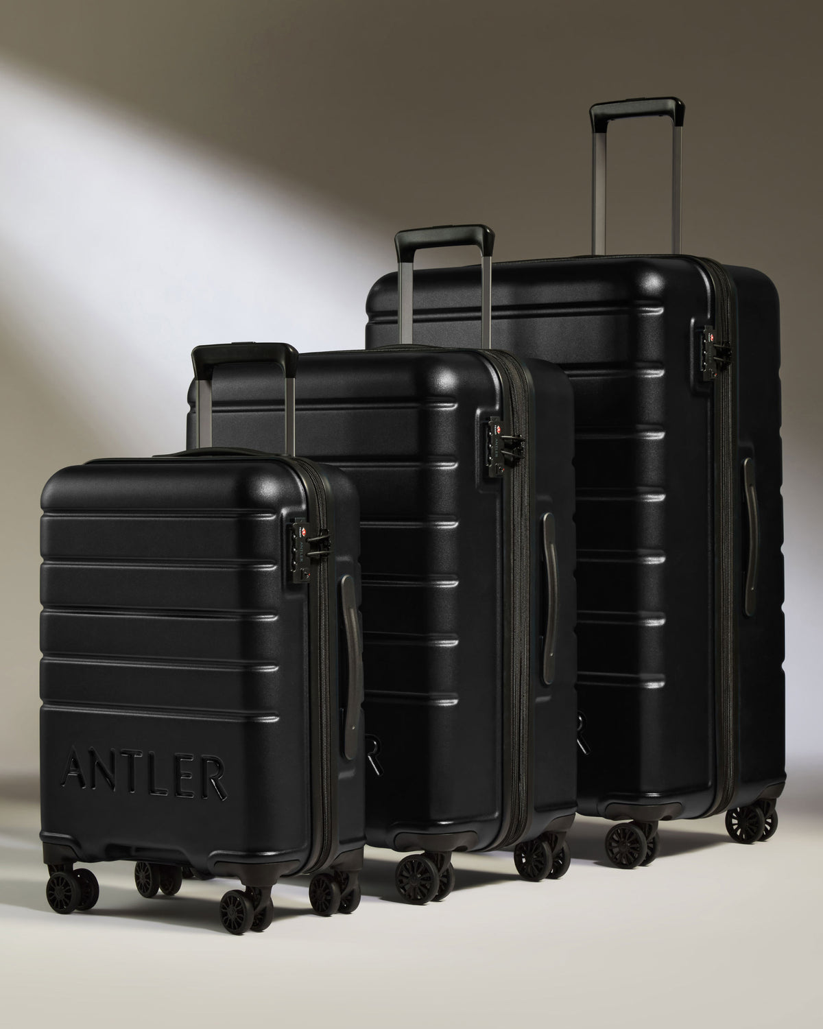 Suitcase Set in Black - Logo