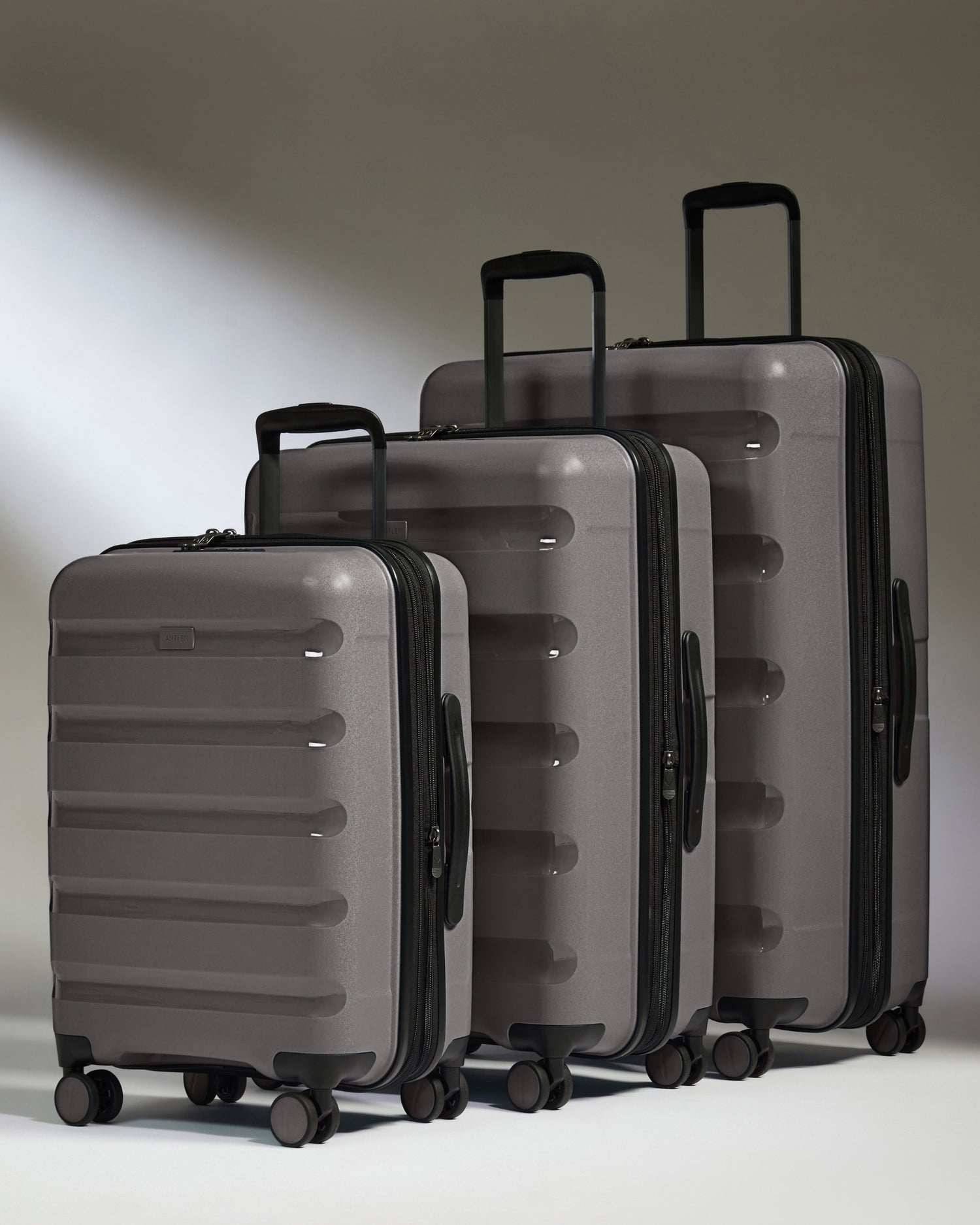 Expandable Cabin Suitcase Set in Gloss Gull Grey - Logo Stripe