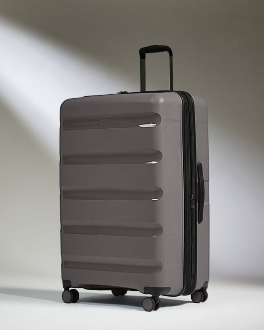 Large Suitcase in Gloss Gull Grey - Logo Stripe