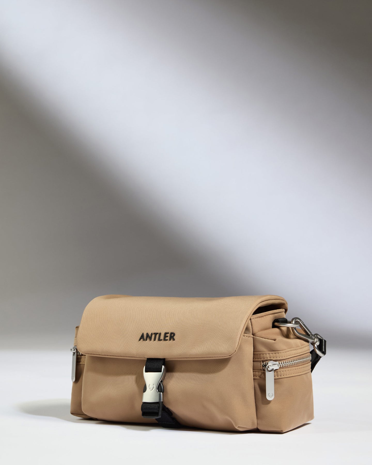 Icon Mini Messenger in Sand
