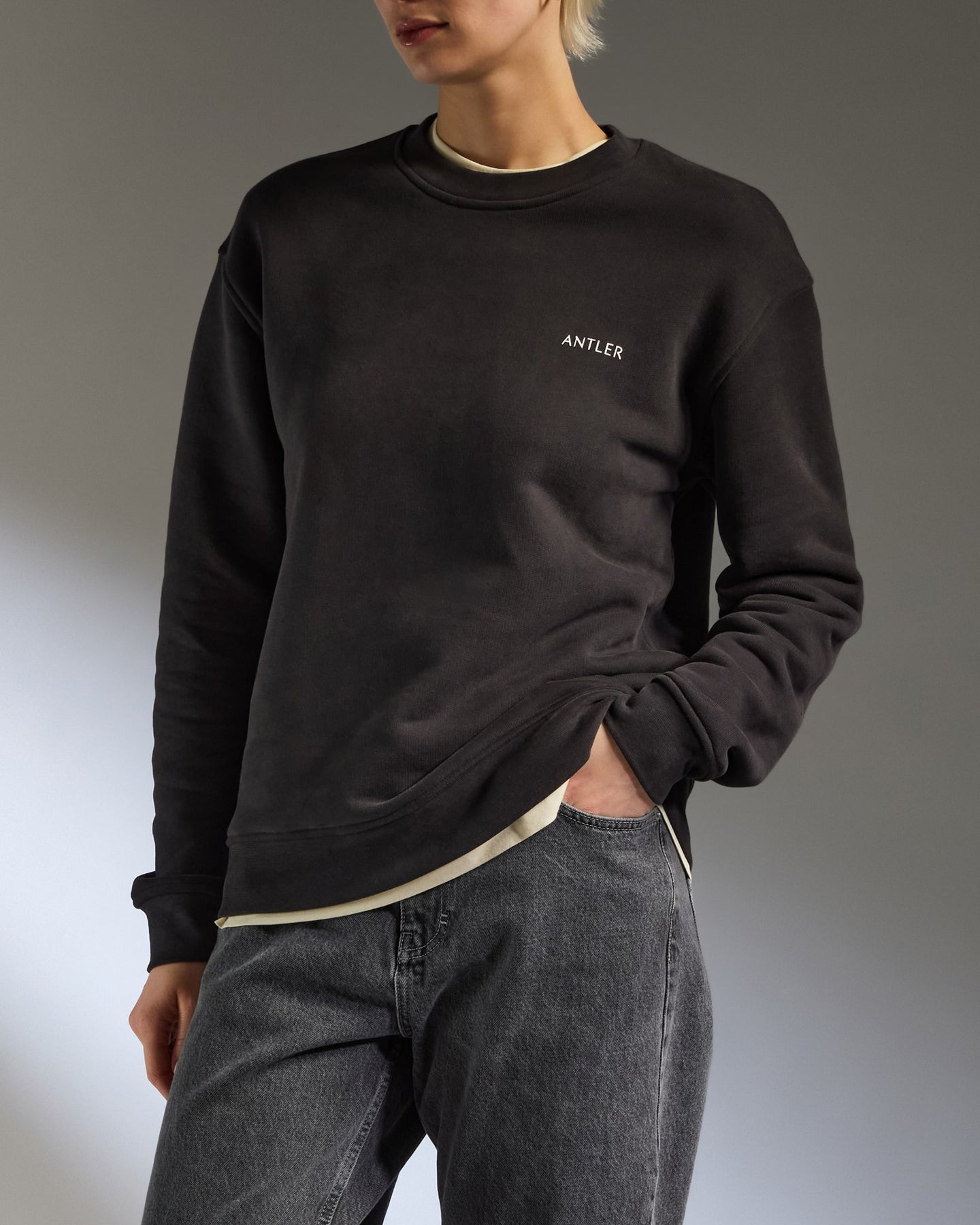 Travel Essential Sweatshirt in Charcoal Black