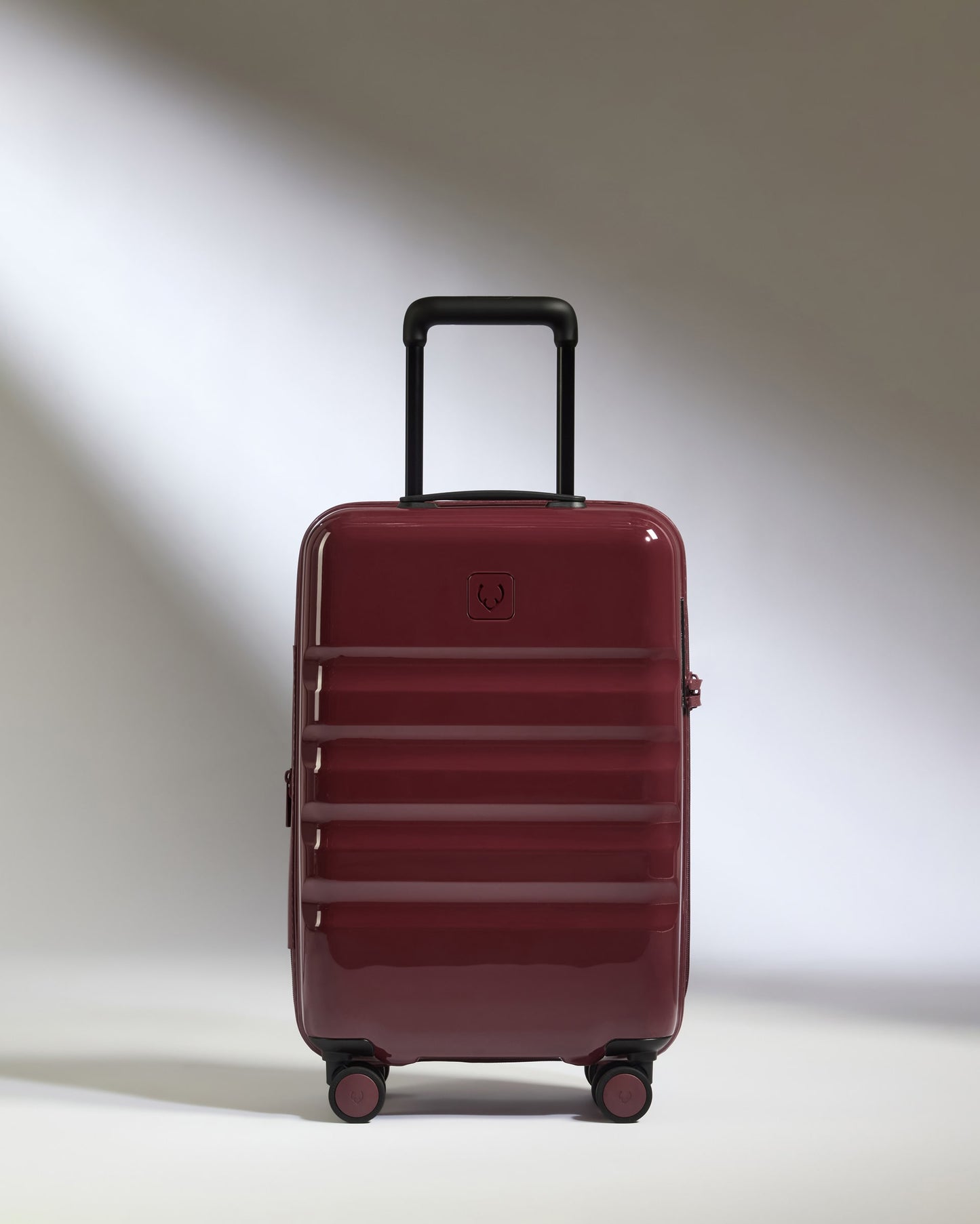 Expandable Cabin Suitcase in Cedar Red Gloss - Icon Stripe