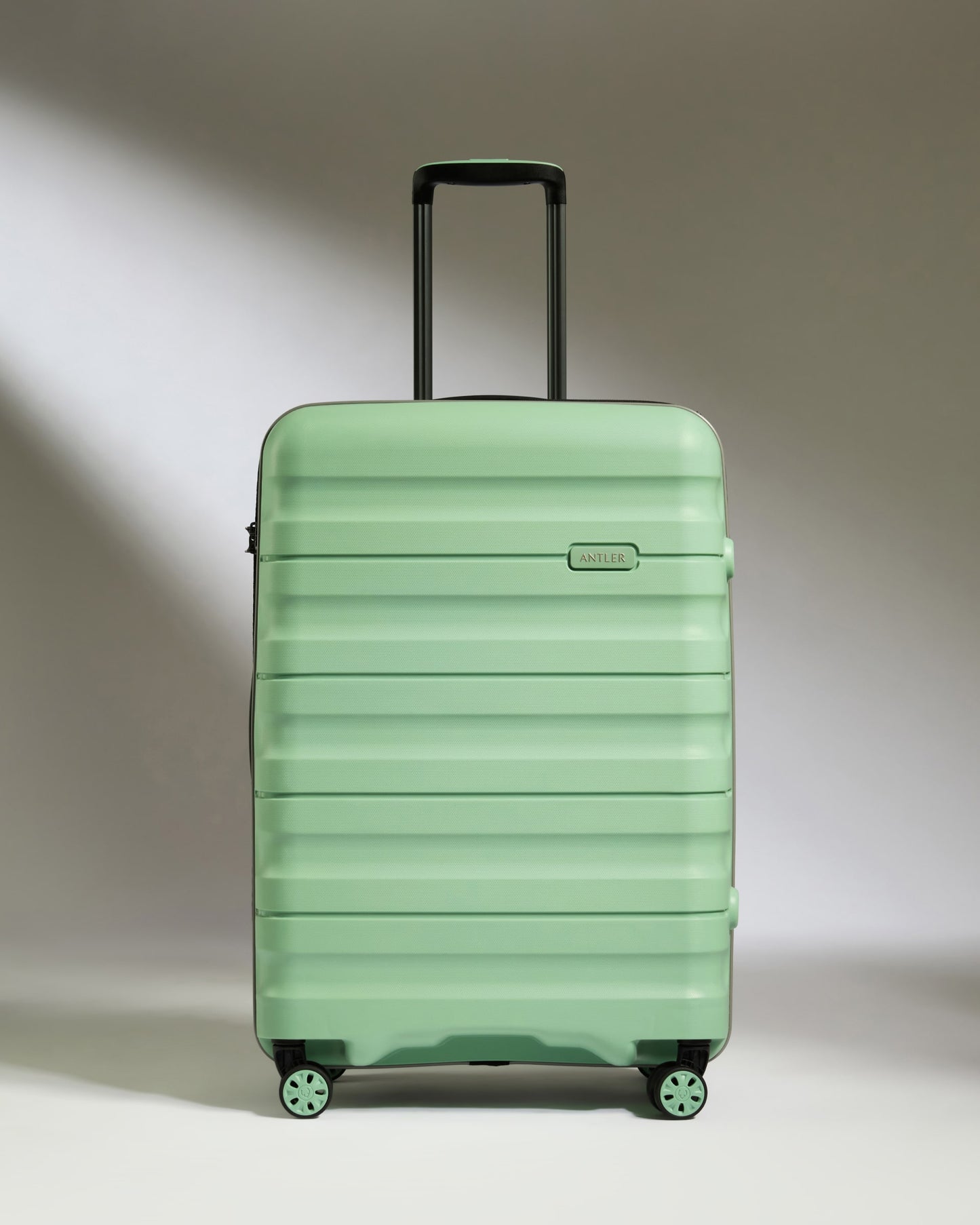 Medium Suitcase in Mineral - Lincoln