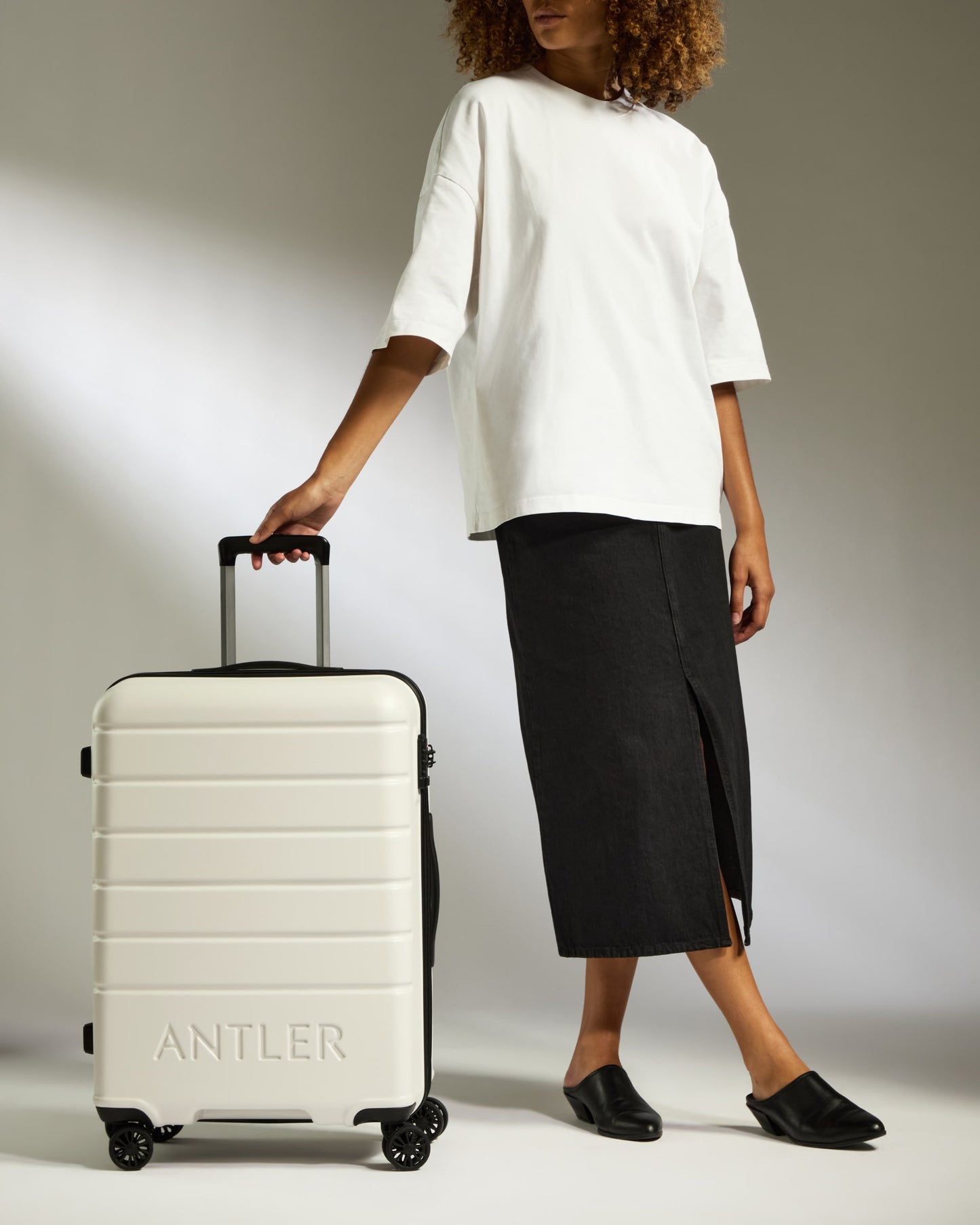 Medium Suitcase in Arctic White - Logo