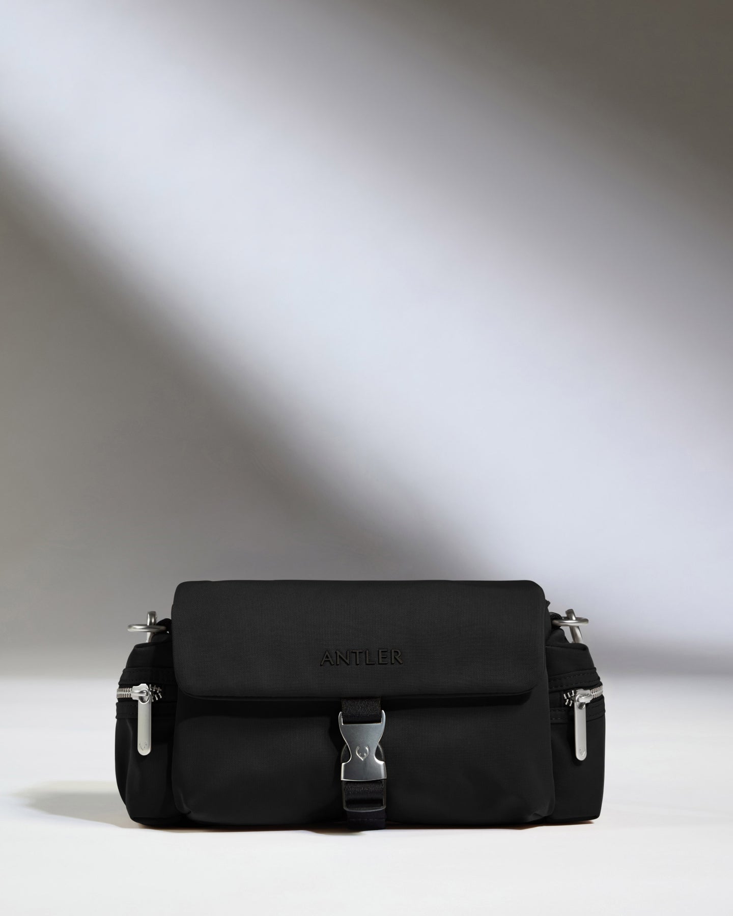 Icon Mini Messenger in Black