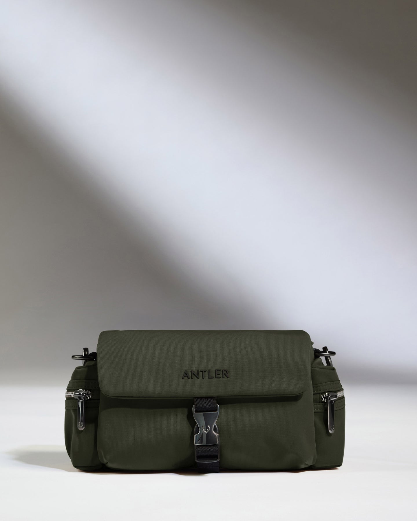 Icon Mini Messenger in Dark Khaki