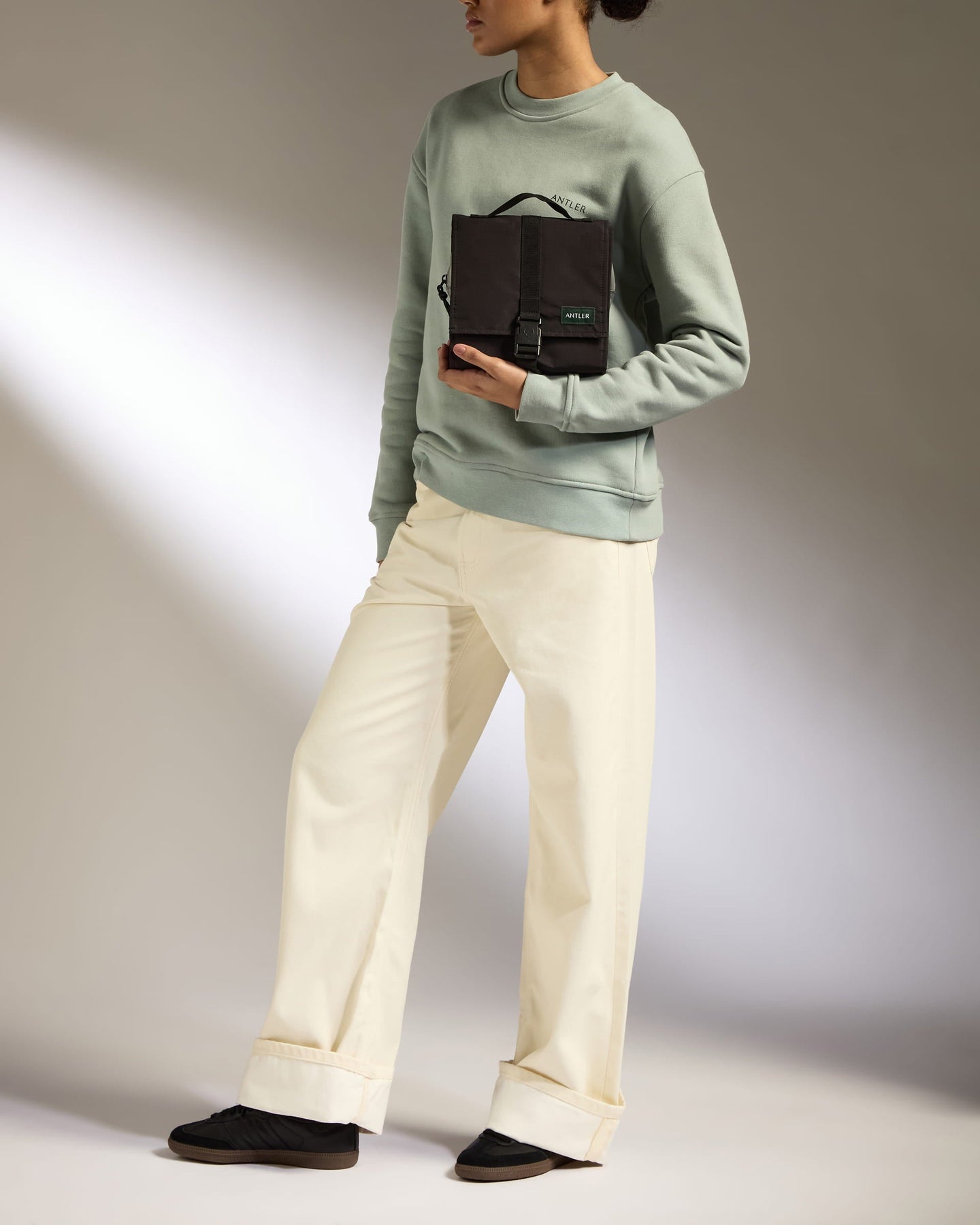 Essential Hanging Wash Bag in Black