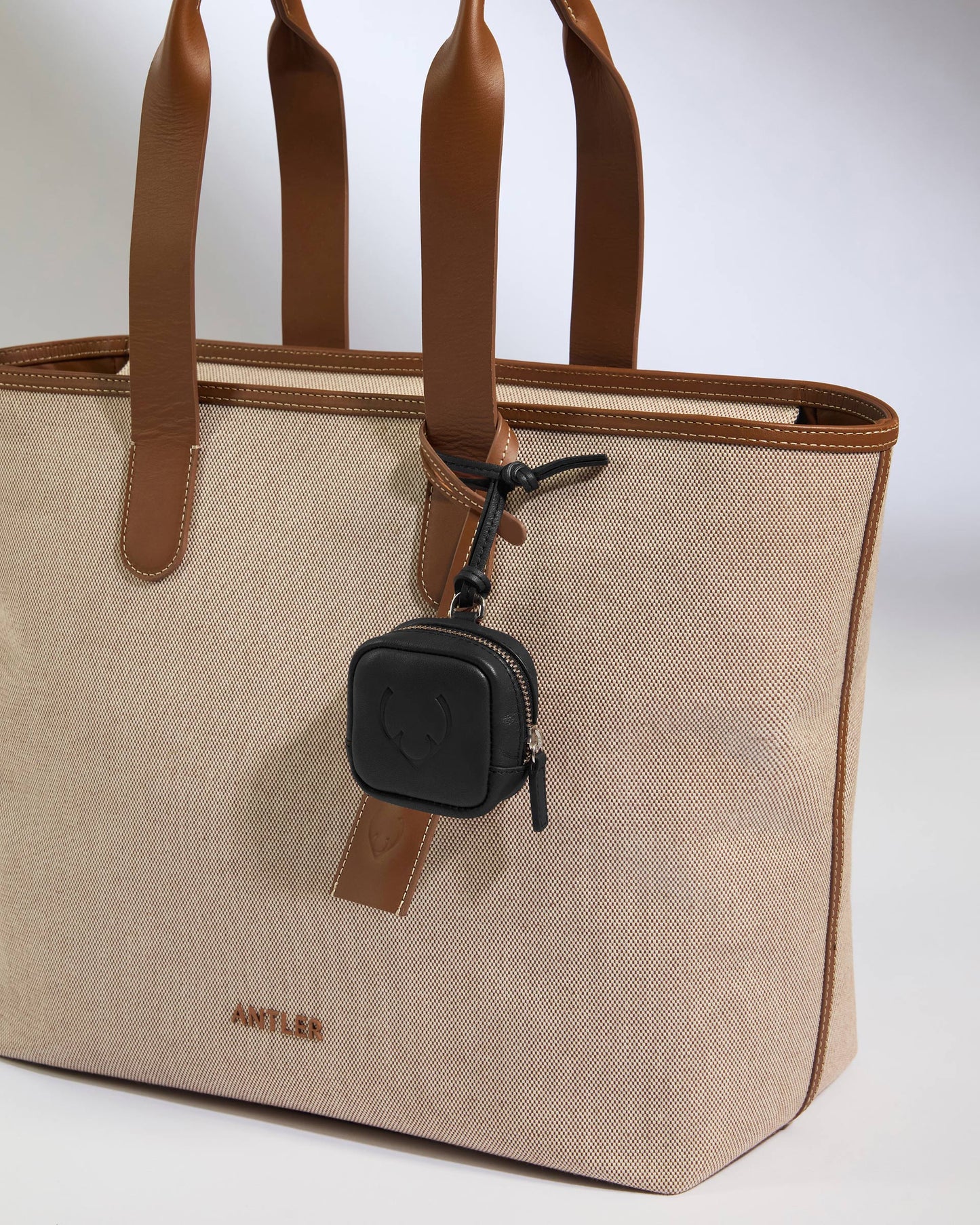 Heritage Leather AirPods Case in Black