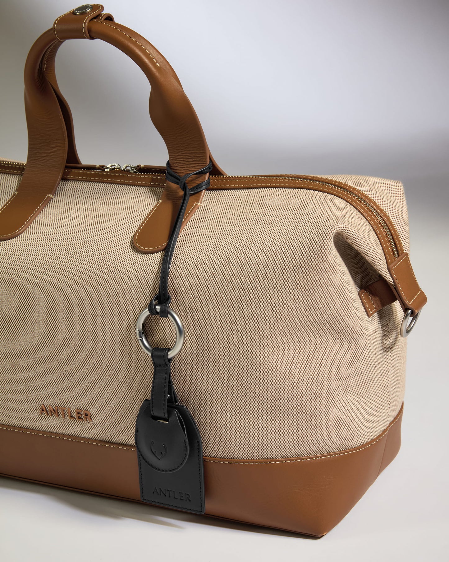 Heritage AirTag Holder & Luggage Tag in Black