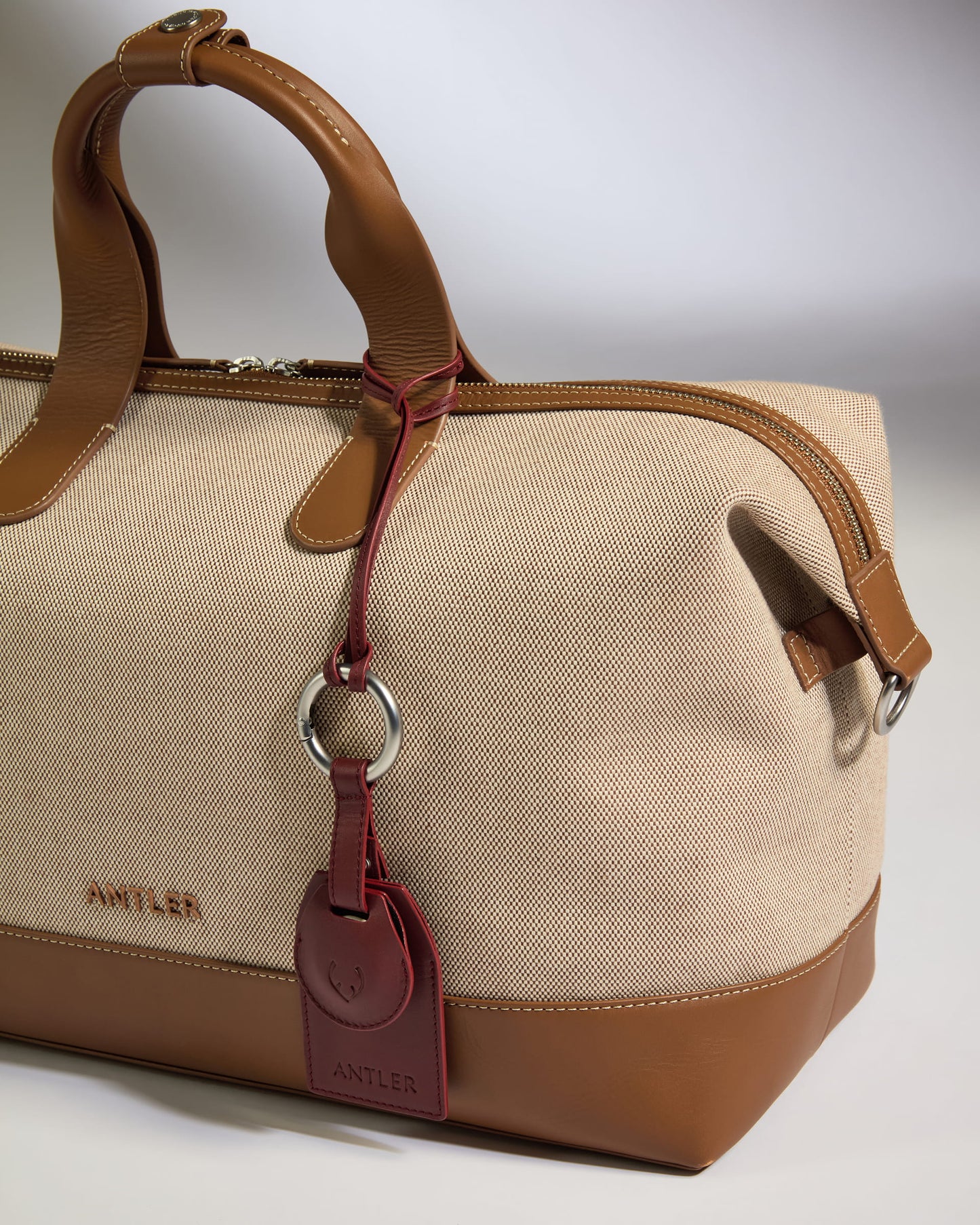 Heritage AirTag Holder & Luggage Tag in Cedar