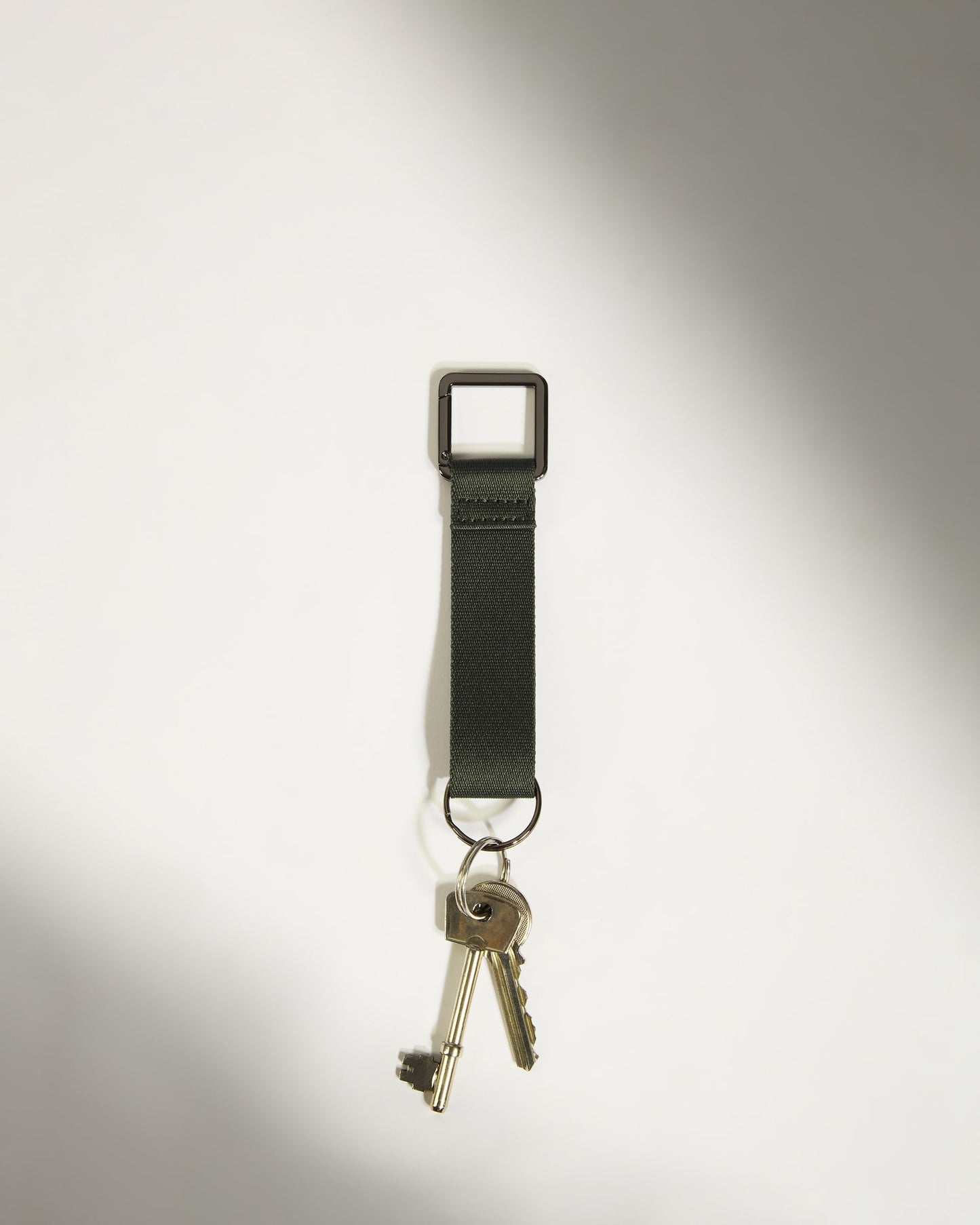 Icon Keyring in Dark Khaki Green
