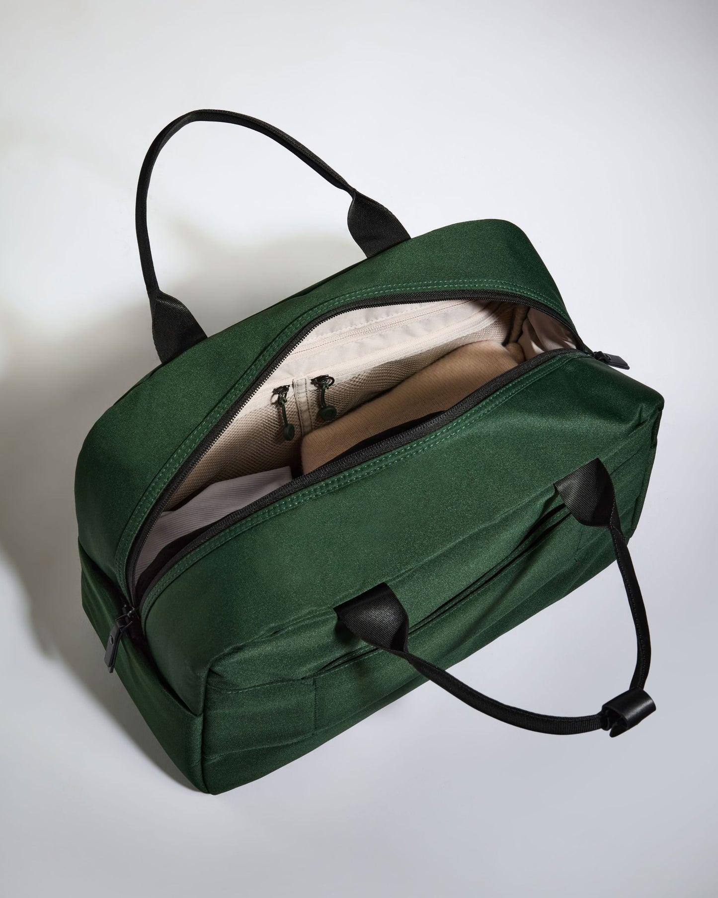 Essential Overnight Bag in Antler Green