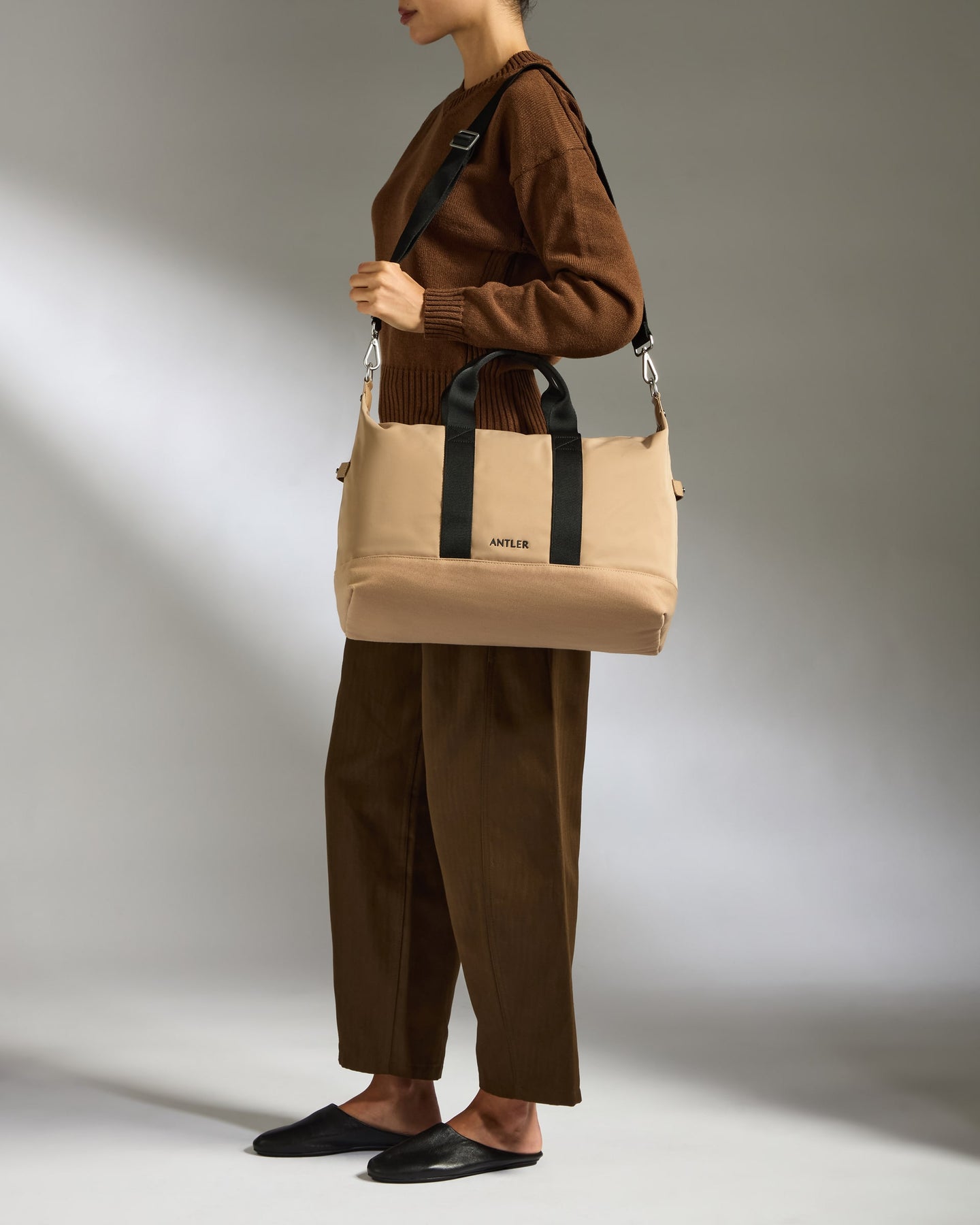 Icon Overnight Bag in Sand