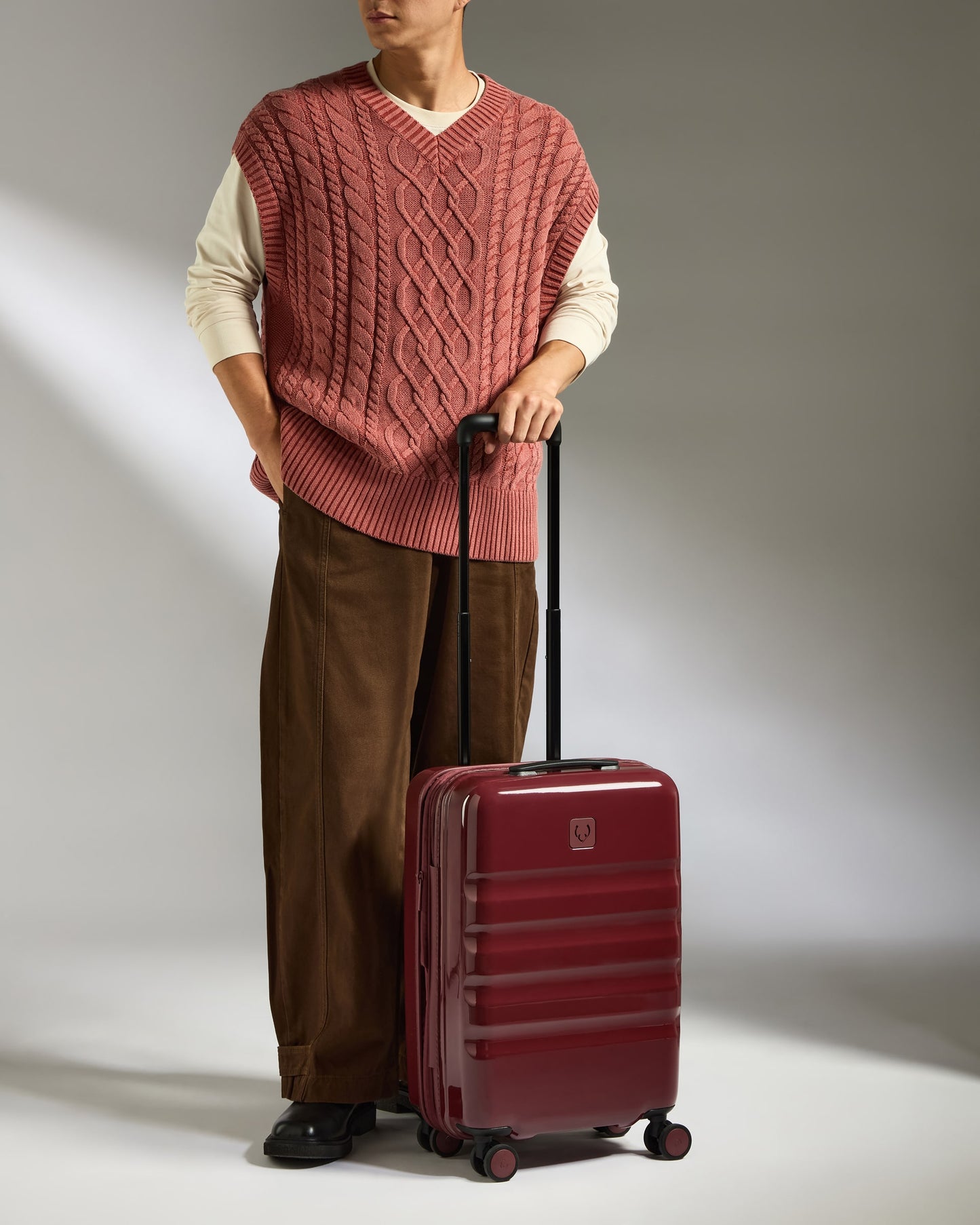 Expandable Cabin Suitcase in Cedar Red Gloss - Icon Stripe