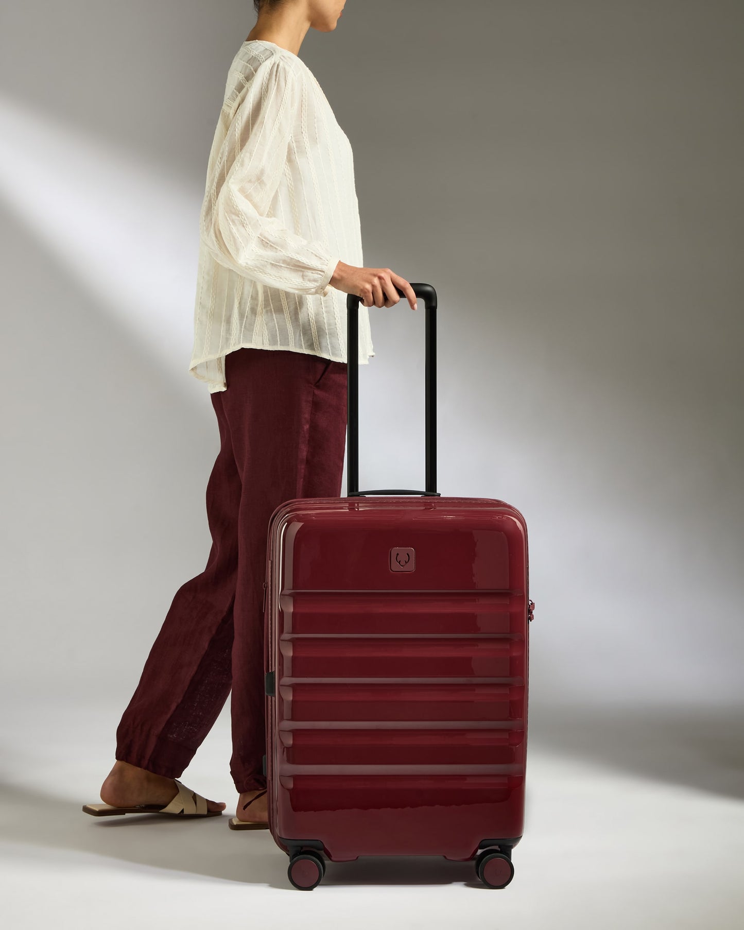 Medium Suitcase in Cedar Red Gloss - Icon Stripe