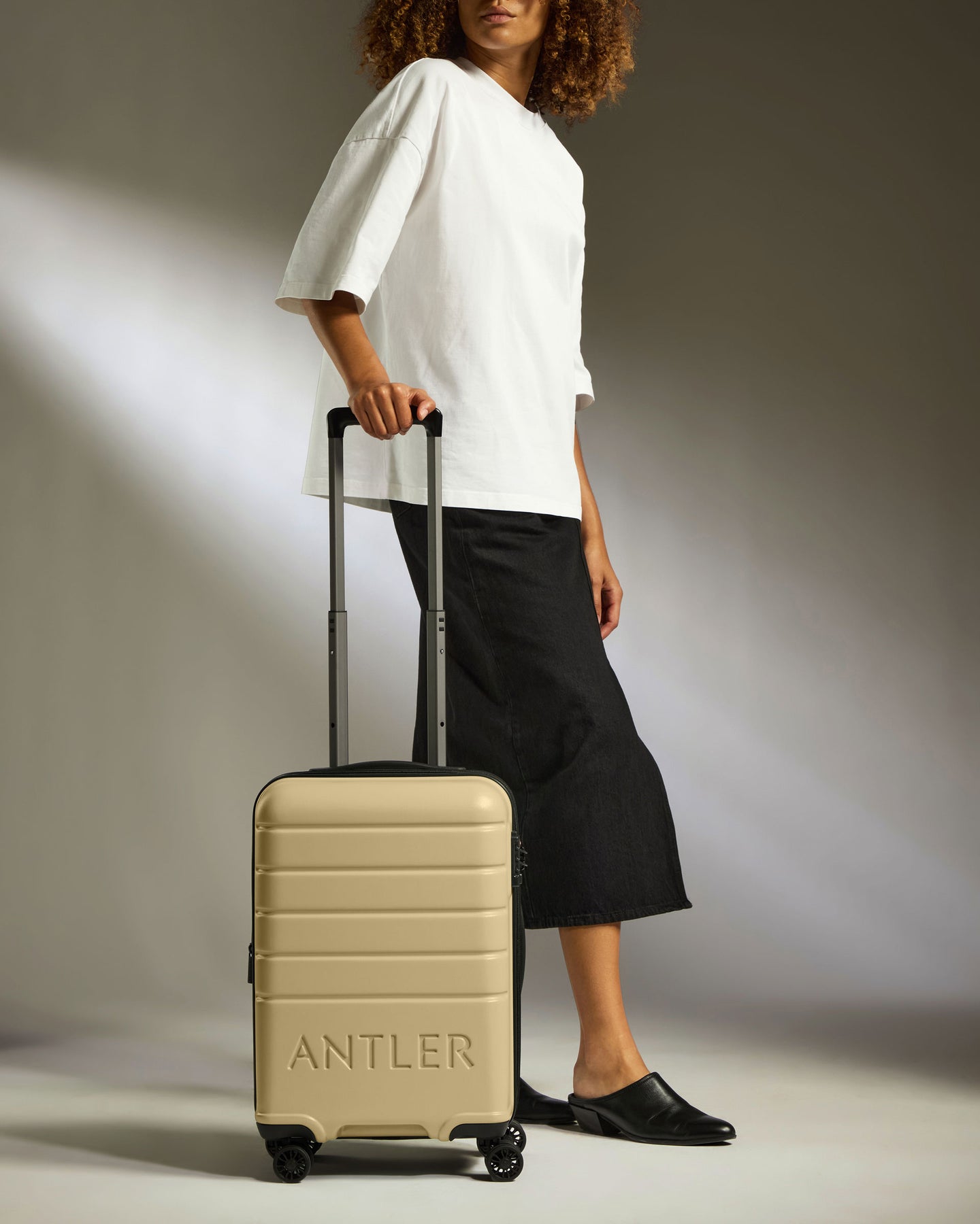 Expandable Cabin Suitcase in Dark Sand - Logo