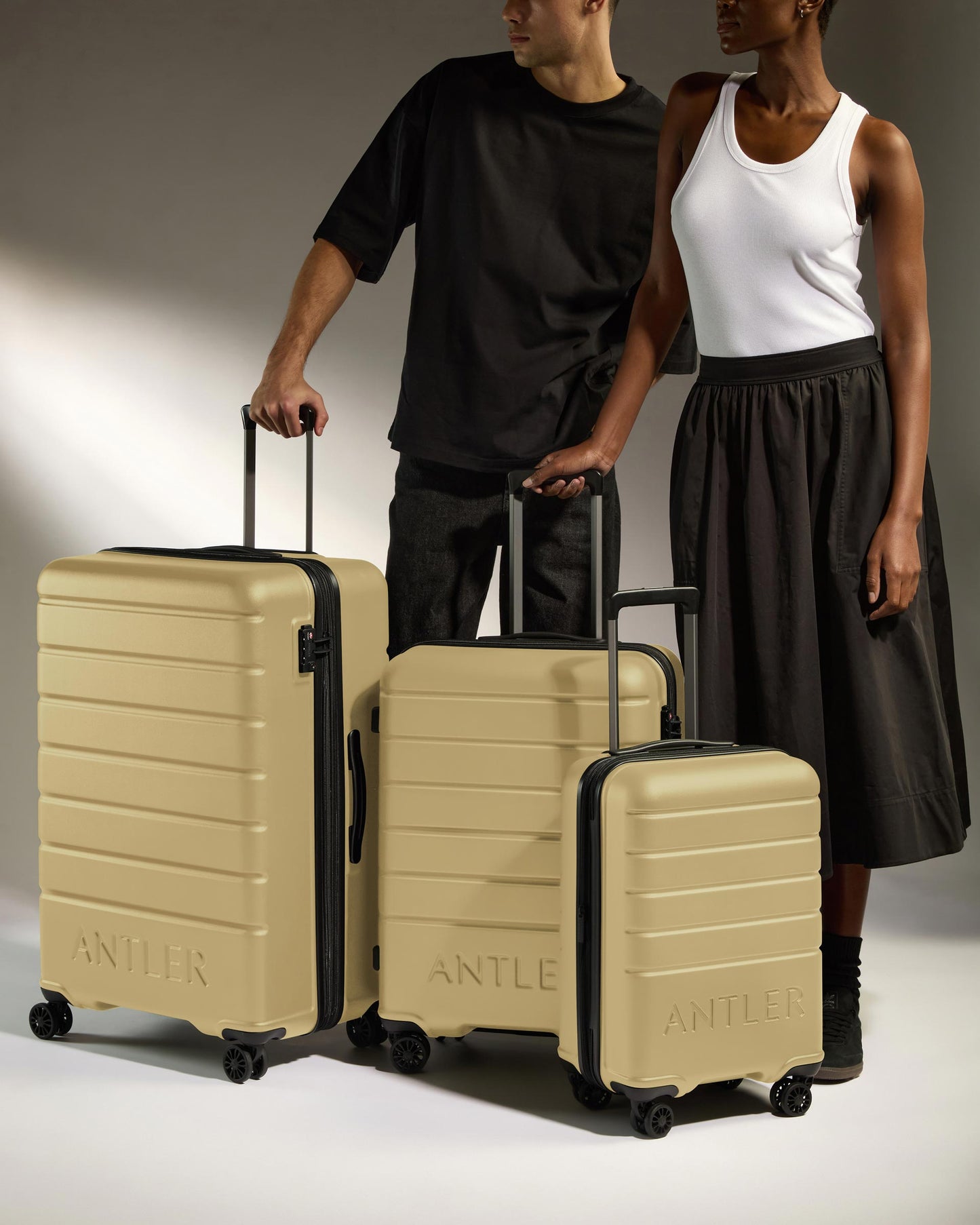 Expandable Suitcase Set in Dark Sand - Logo