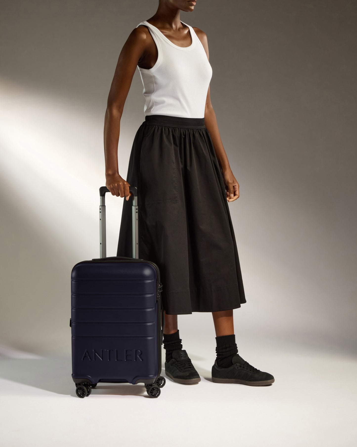 Cabin Suitcase in Dark Purple - Logo