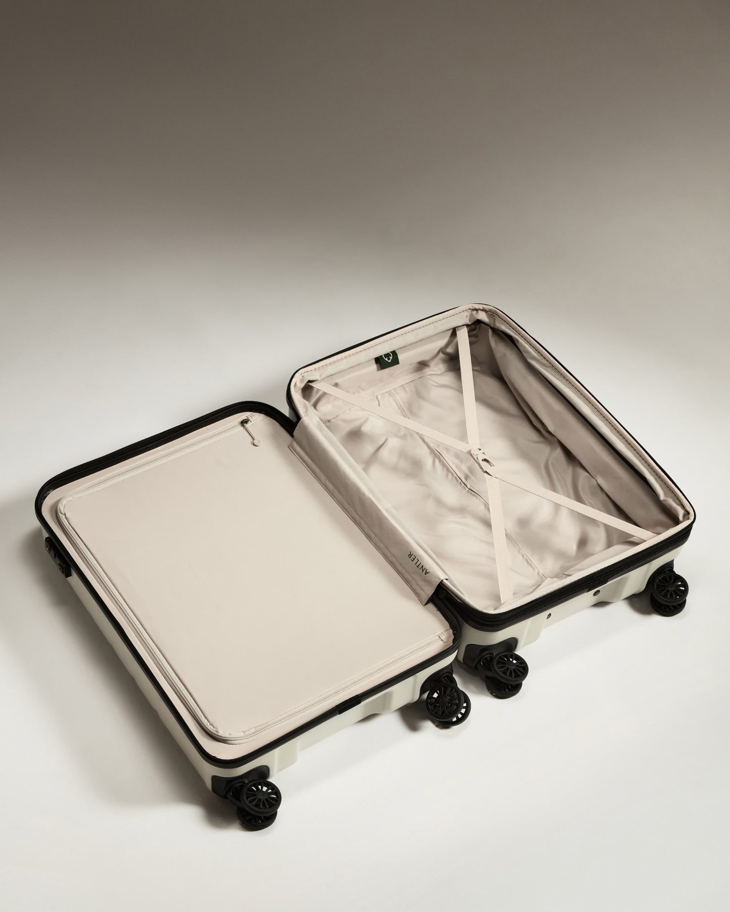 Medium Suitcase in Arctic White - Logo