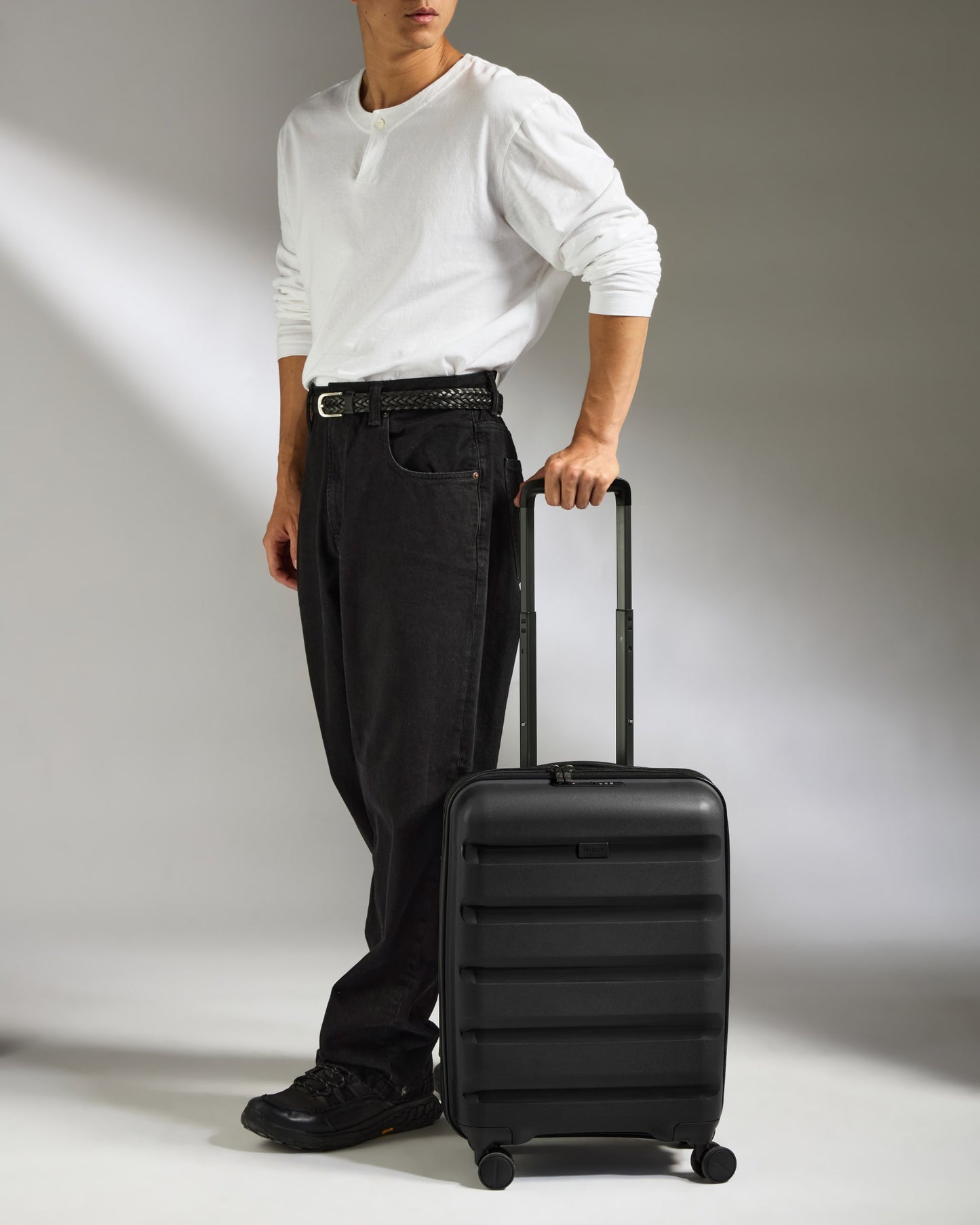 Expandable Cabin Suitcase in Black - Logo Stripe