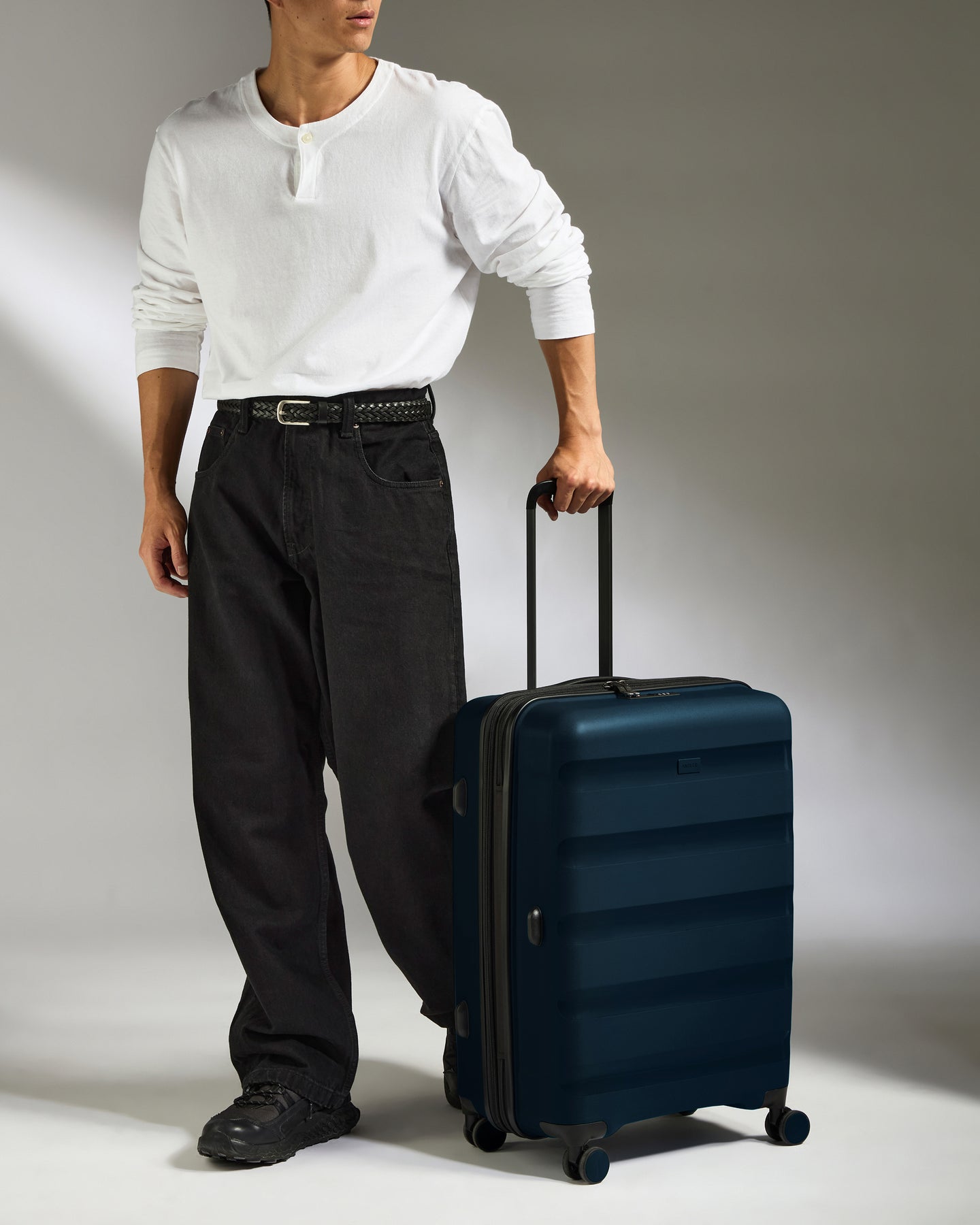 Medium Suitcase in Midnight Blue - Logo Stripe