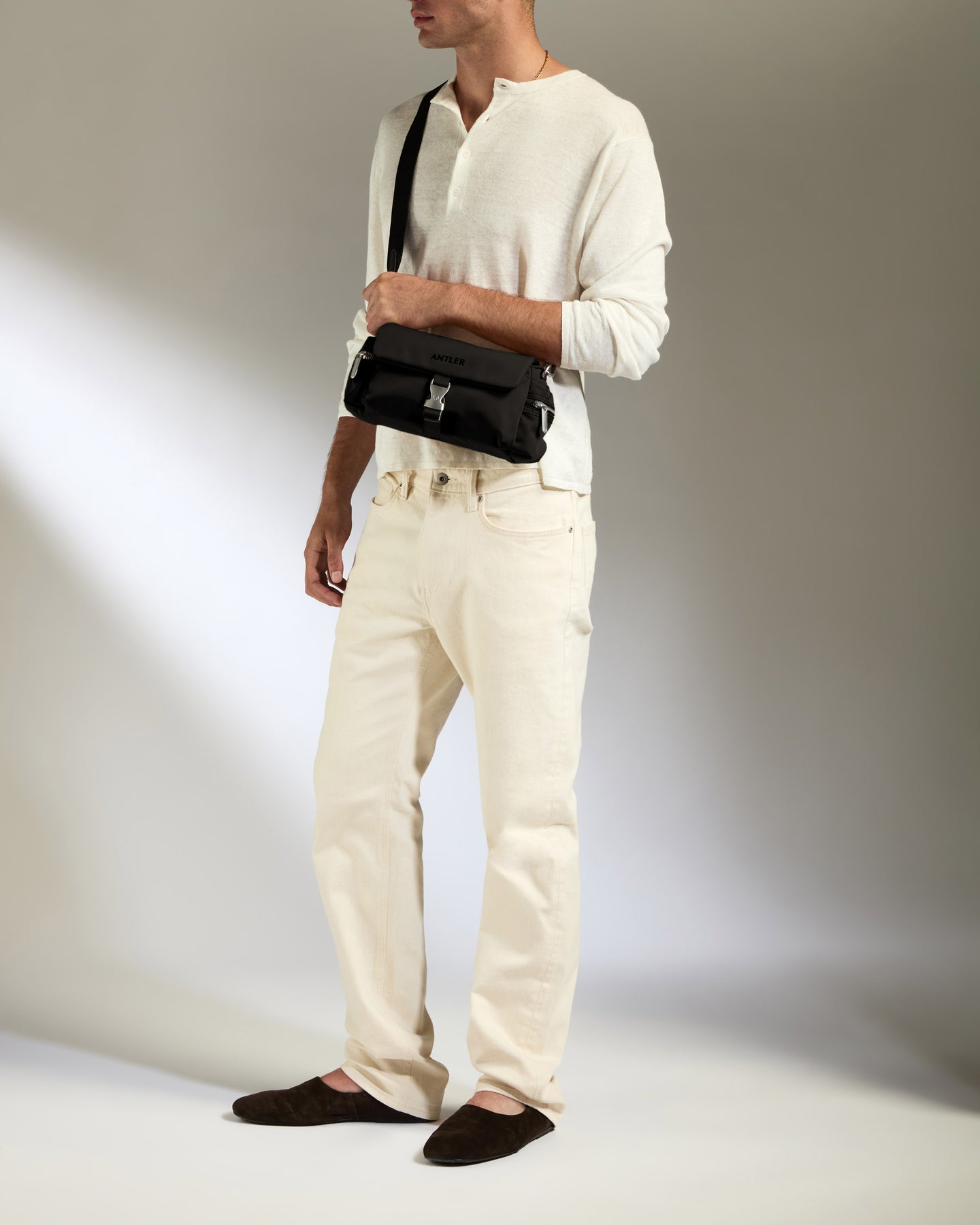 Icon Mini Messenger in Black