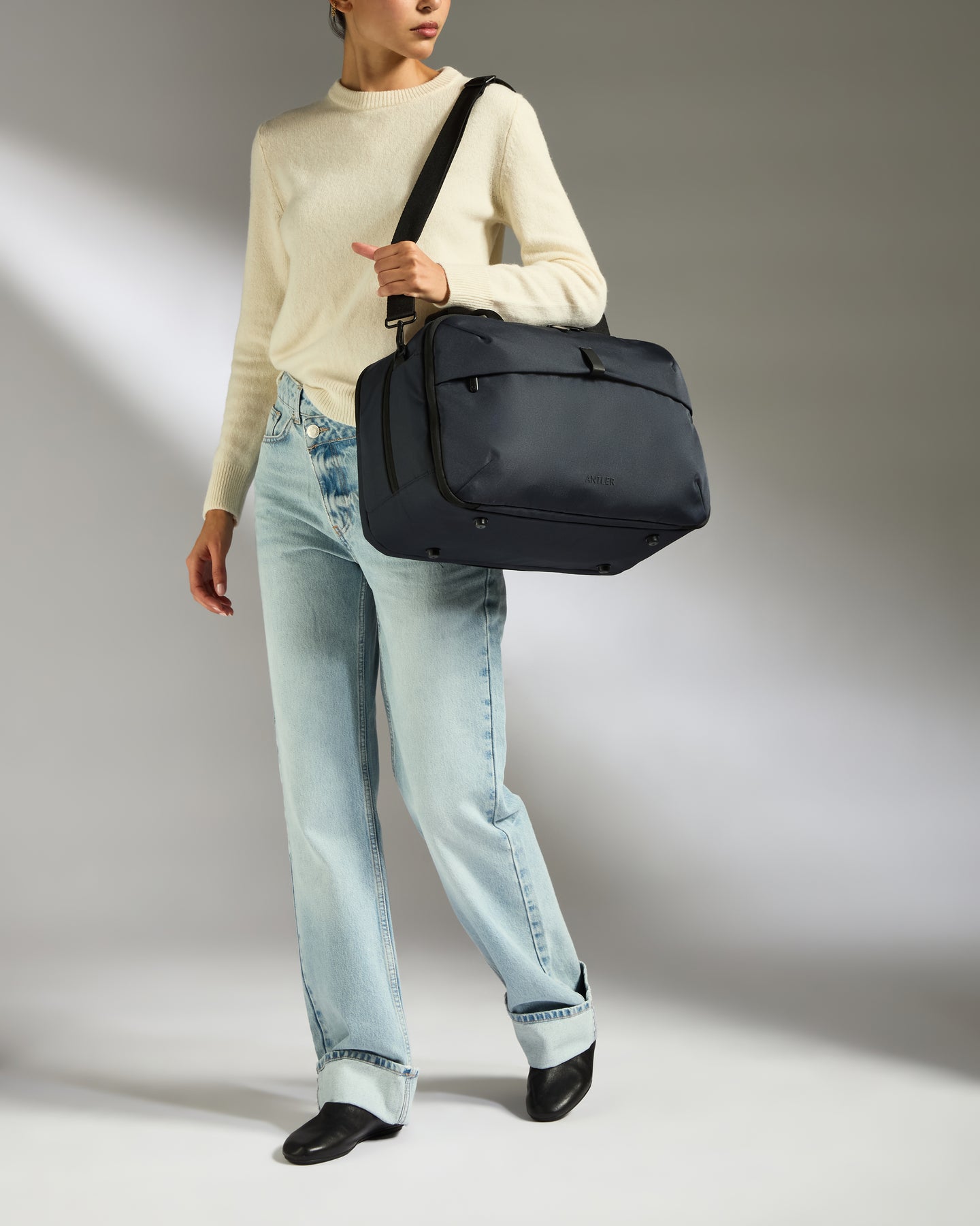 Overnight Bag in Navy - Urban Light