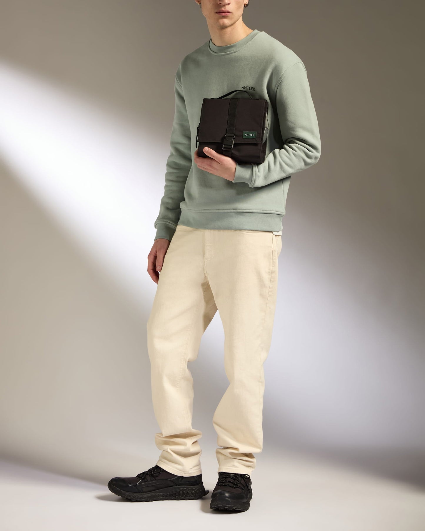 Essential Hanging Wash Bag in Black