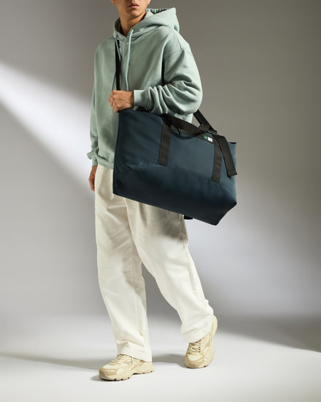 Essential Weekender Bag in Navy