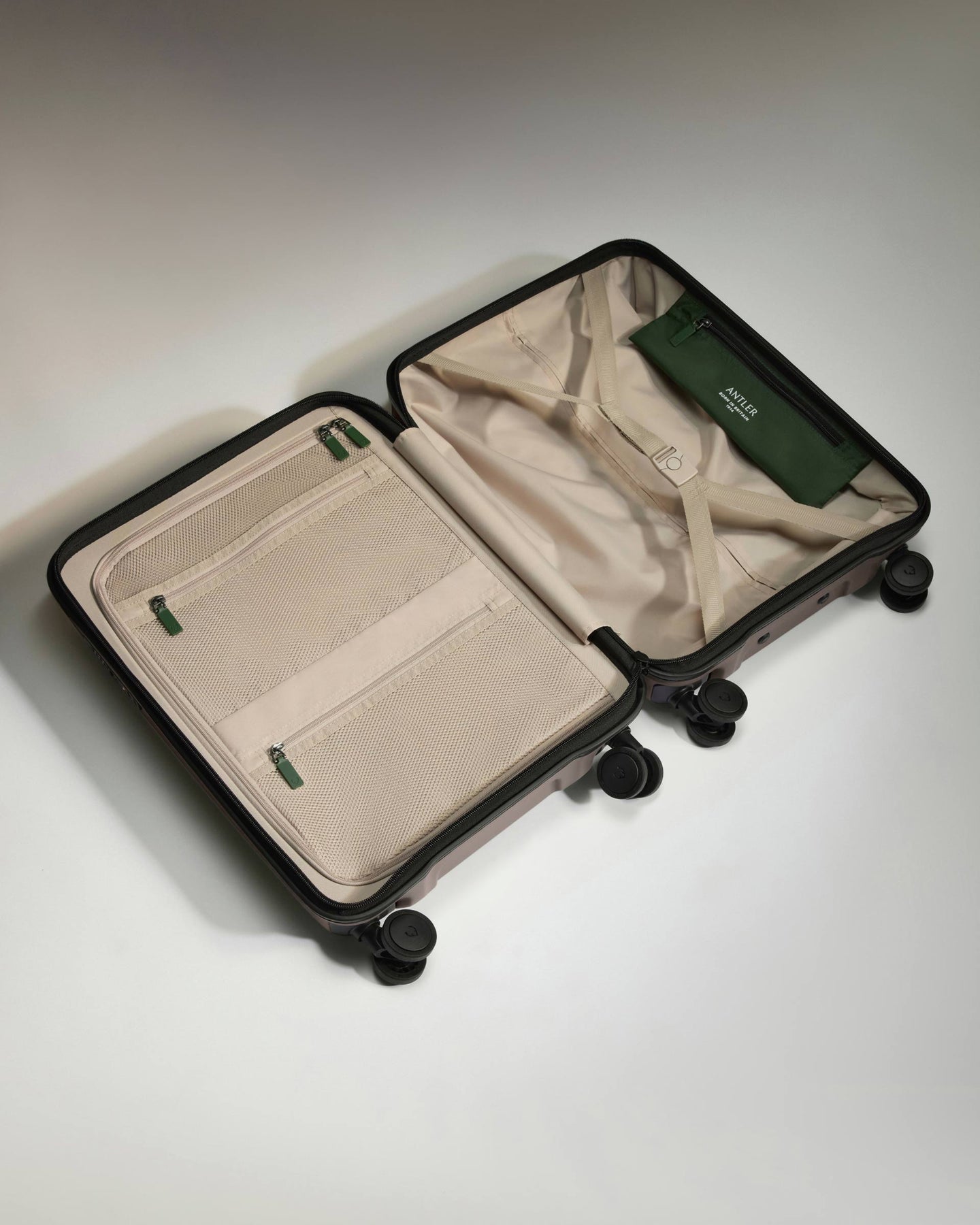 Cabin Suitcase in Pebble Grey - Icon Stripe