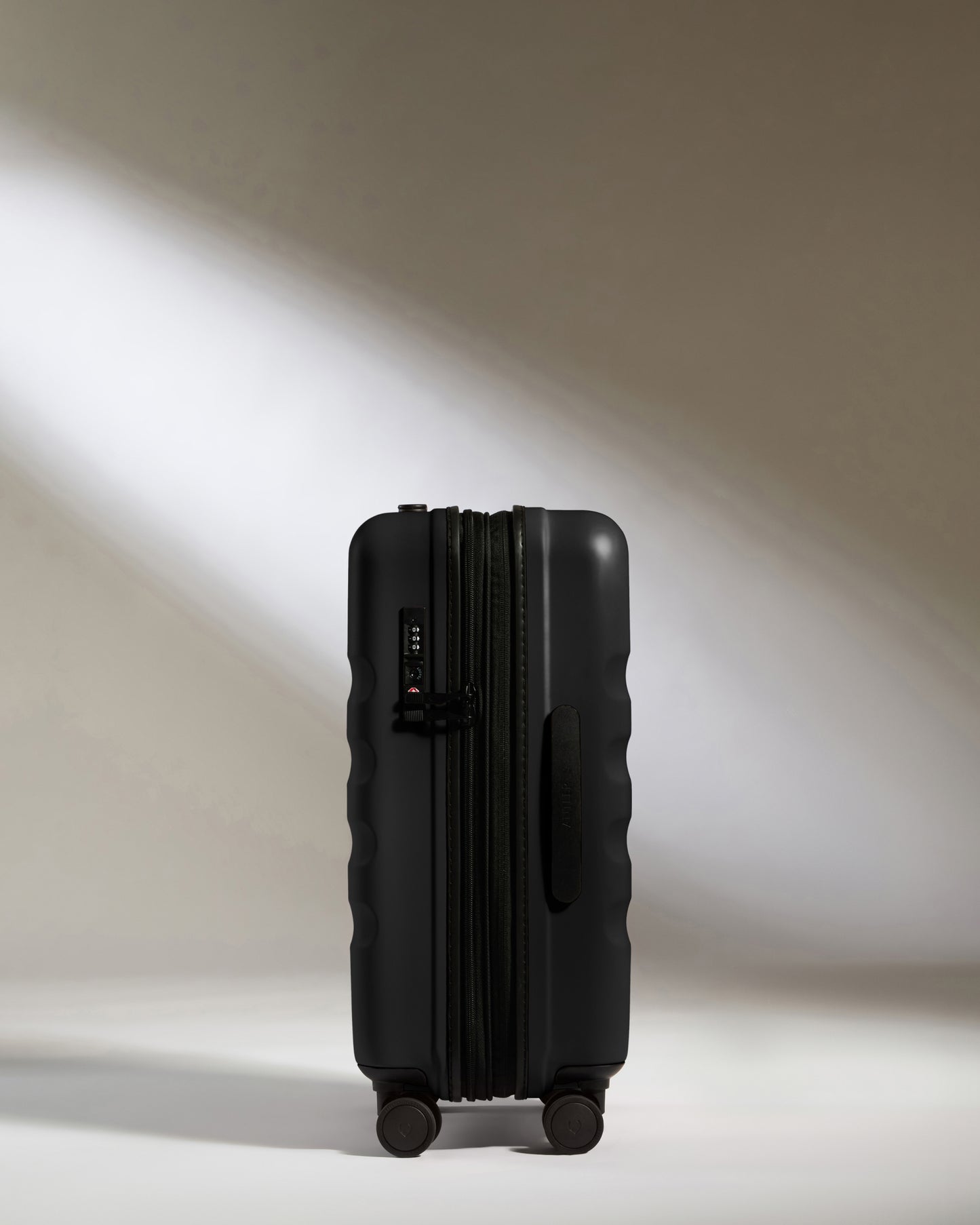 Expandable Cabin Suitcase in Black - Icon Stripe