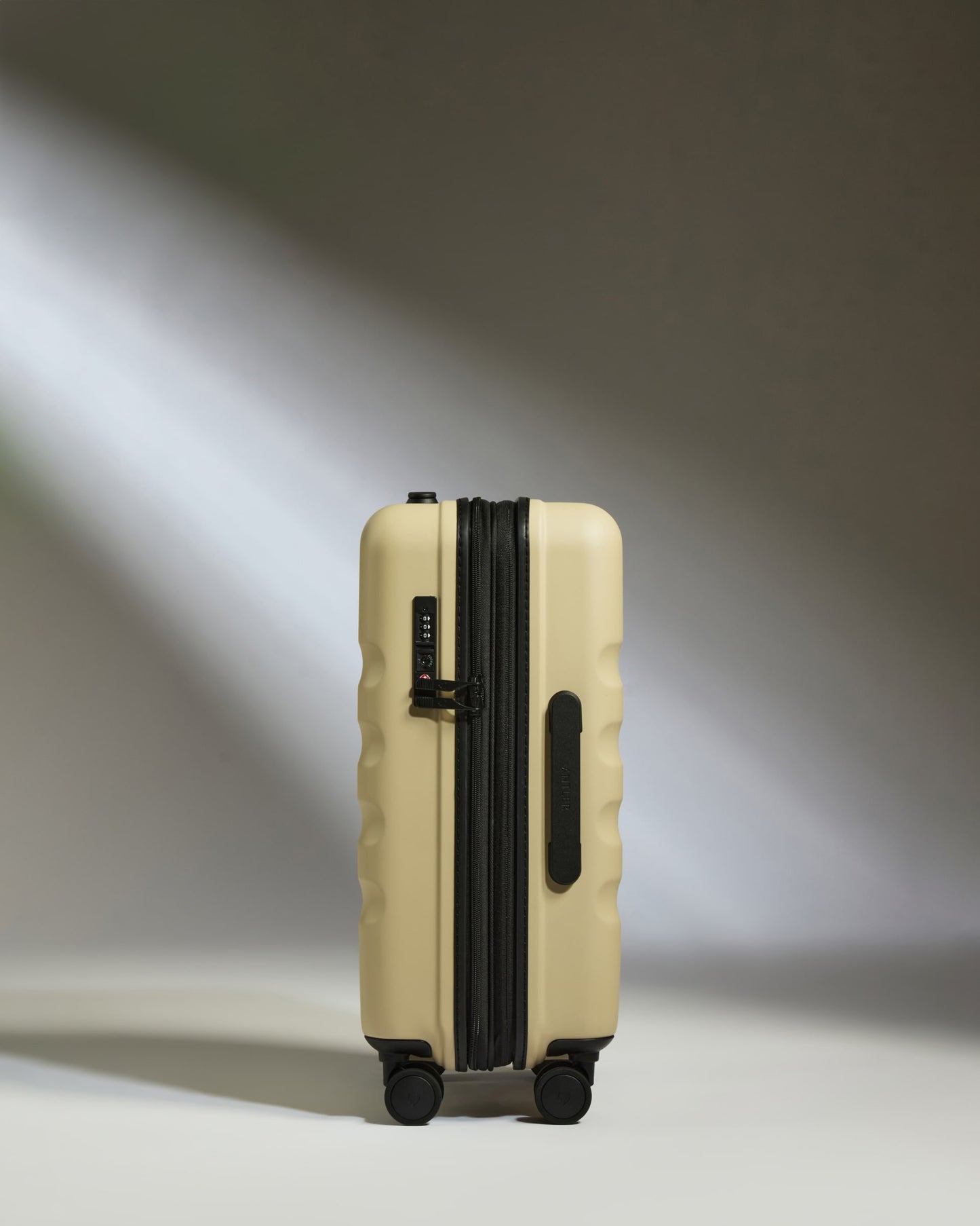 Expandable Cabin Suitcase in Dune Yellow - Icon Stripe