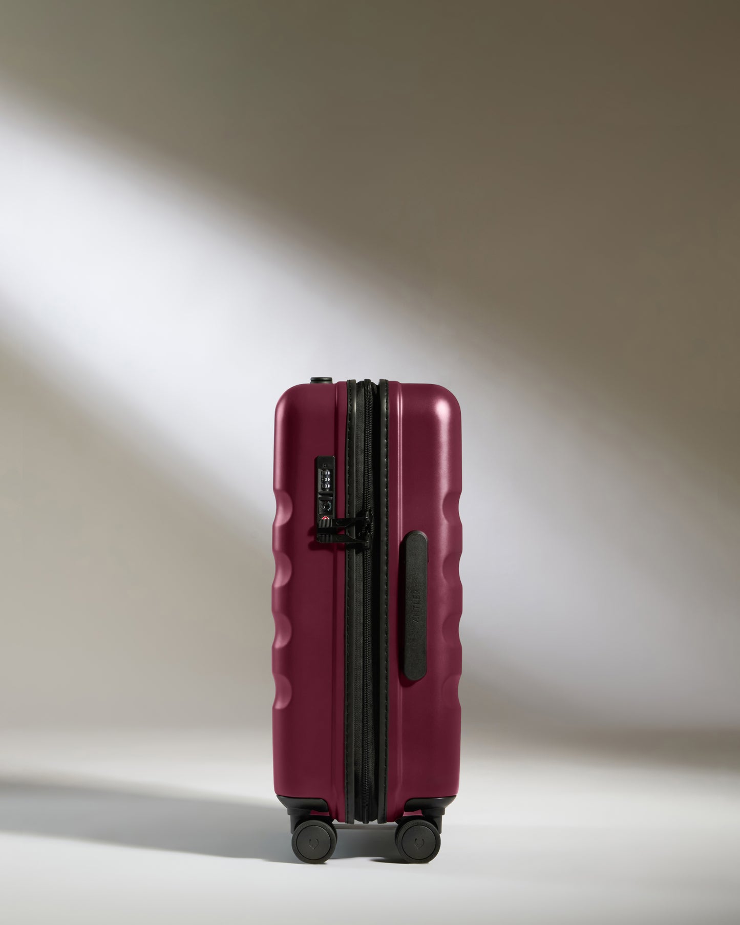 Cabin Suitcase in Heather Purple - Icon Stripe