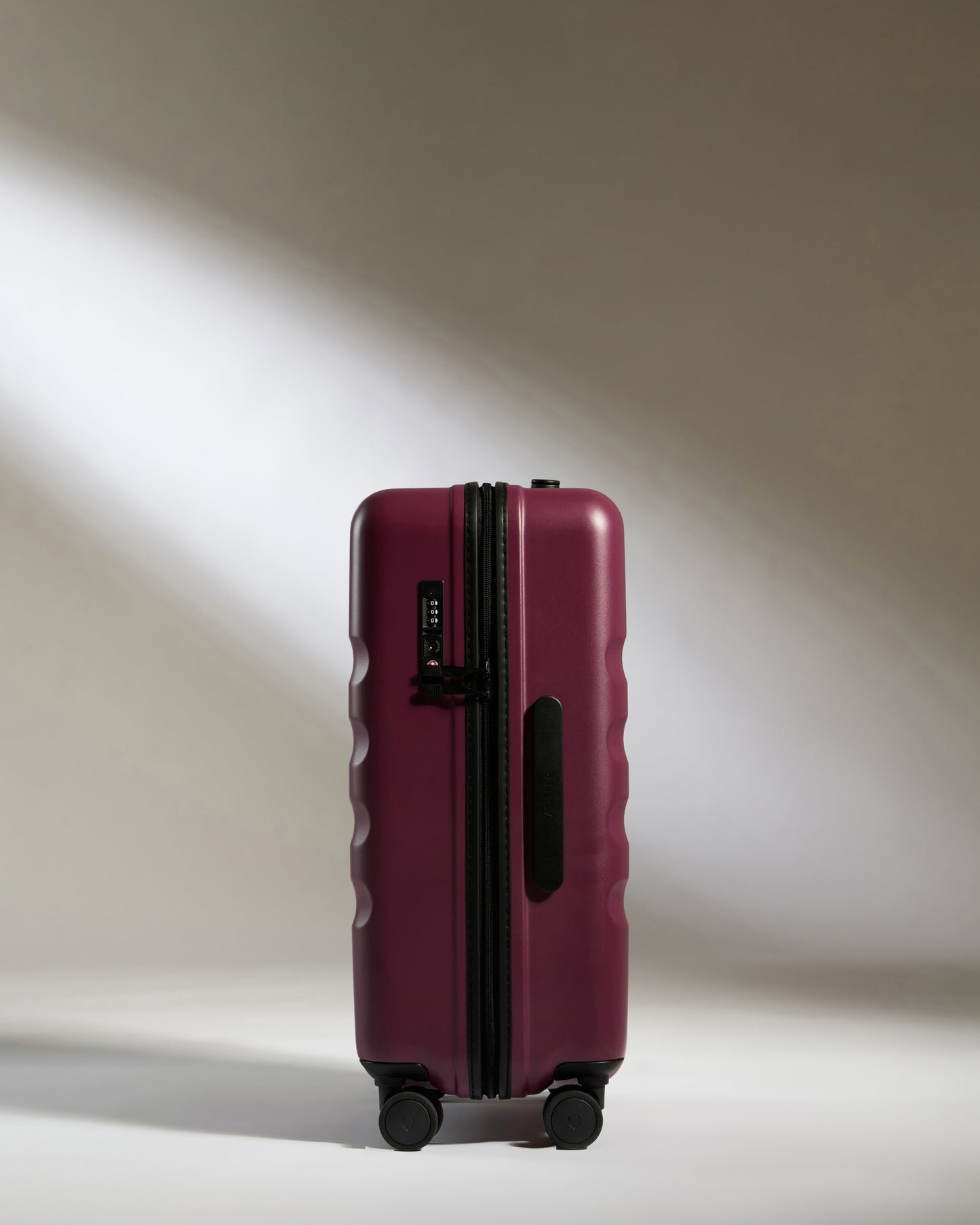 Large Cabin Suitcase in Heather Purple - Icon Stripe