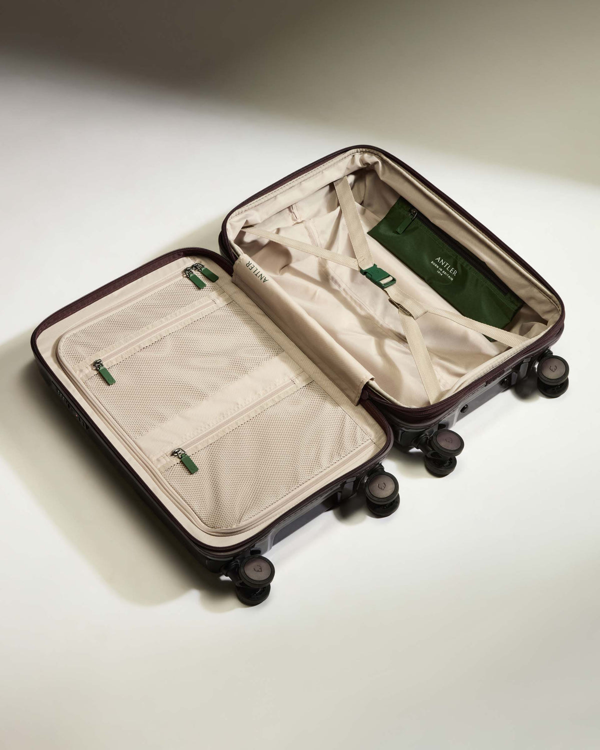Expandable Cabin Suitcase in Hedgerow Gloss - Icon Stripe
