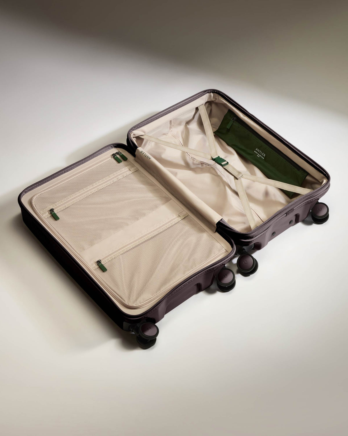 Medium Suitcase in Hedgerow Gloss - Icon Stripe