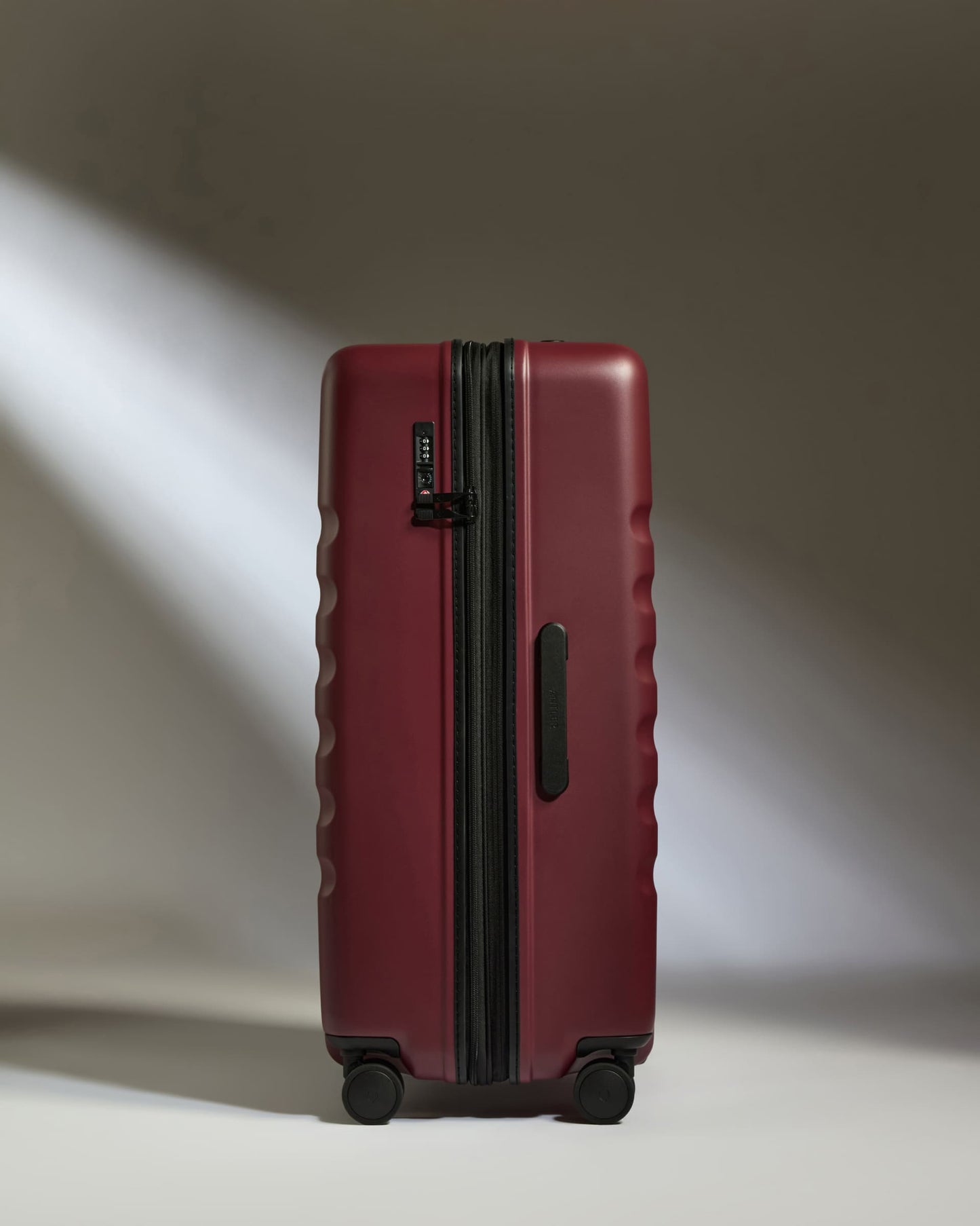 Large Suitcase in Cedar Red - Icon Stripe