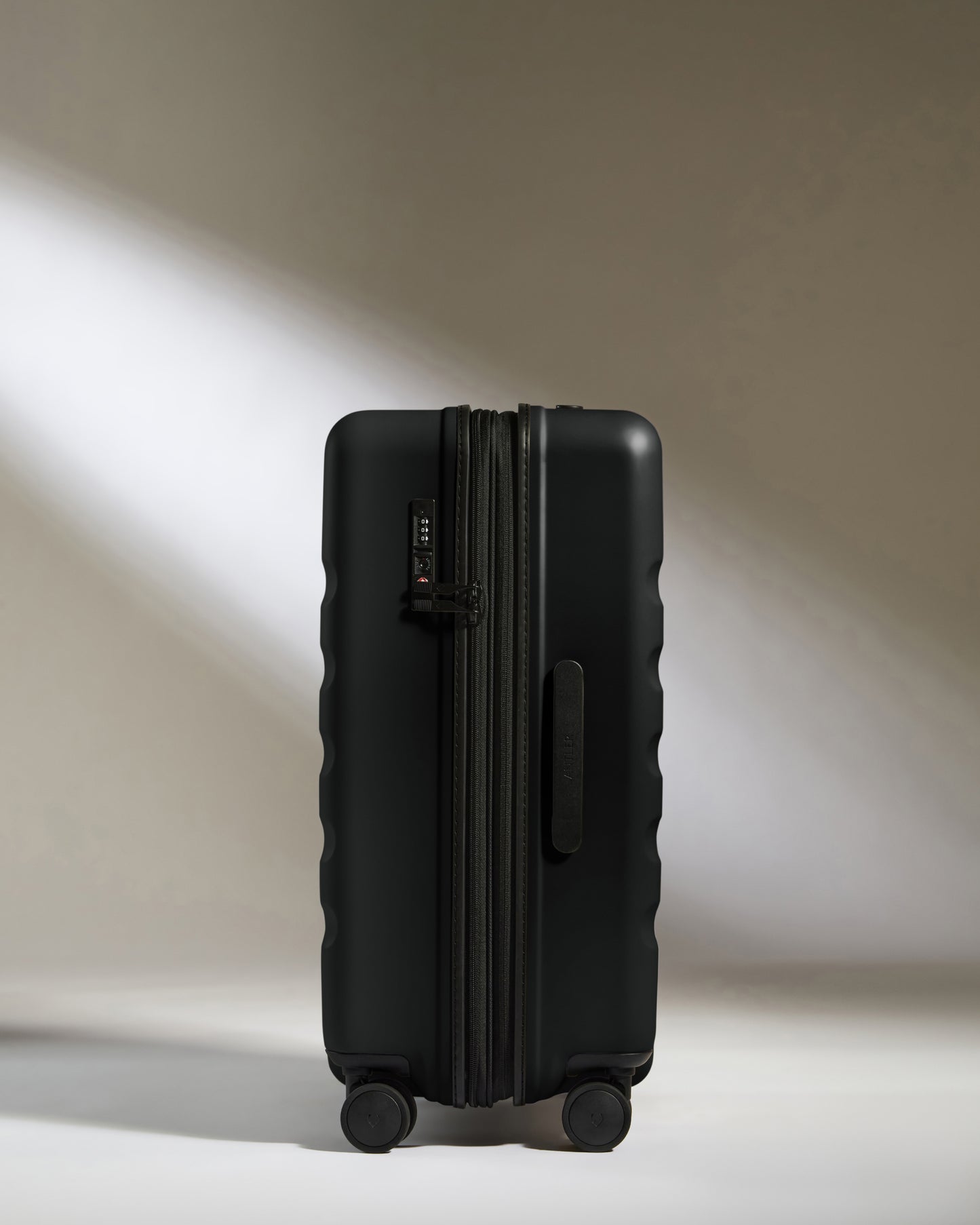 Medium Suitcase in Black - Icon Stripe