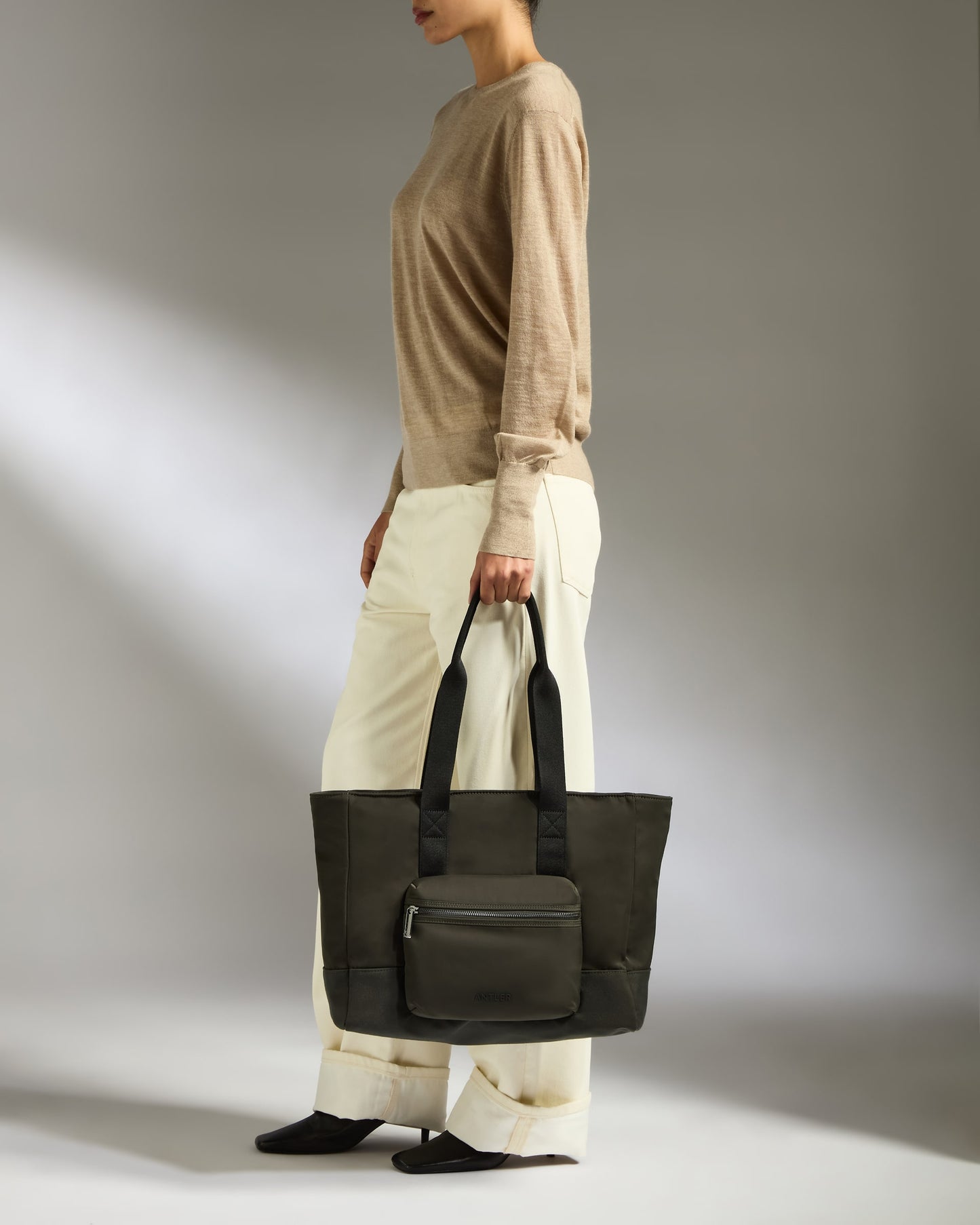 Icon Tote Bag in Dark Khaki Green