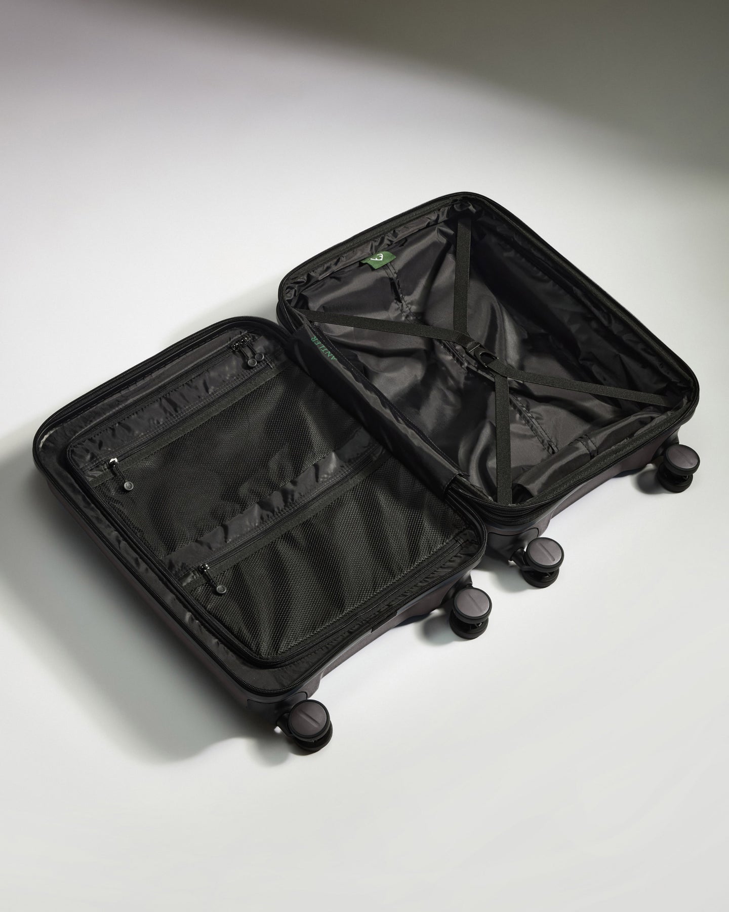 Expandable Cabin Suitcase in Gloss Gull Grey -  Logo Stripe