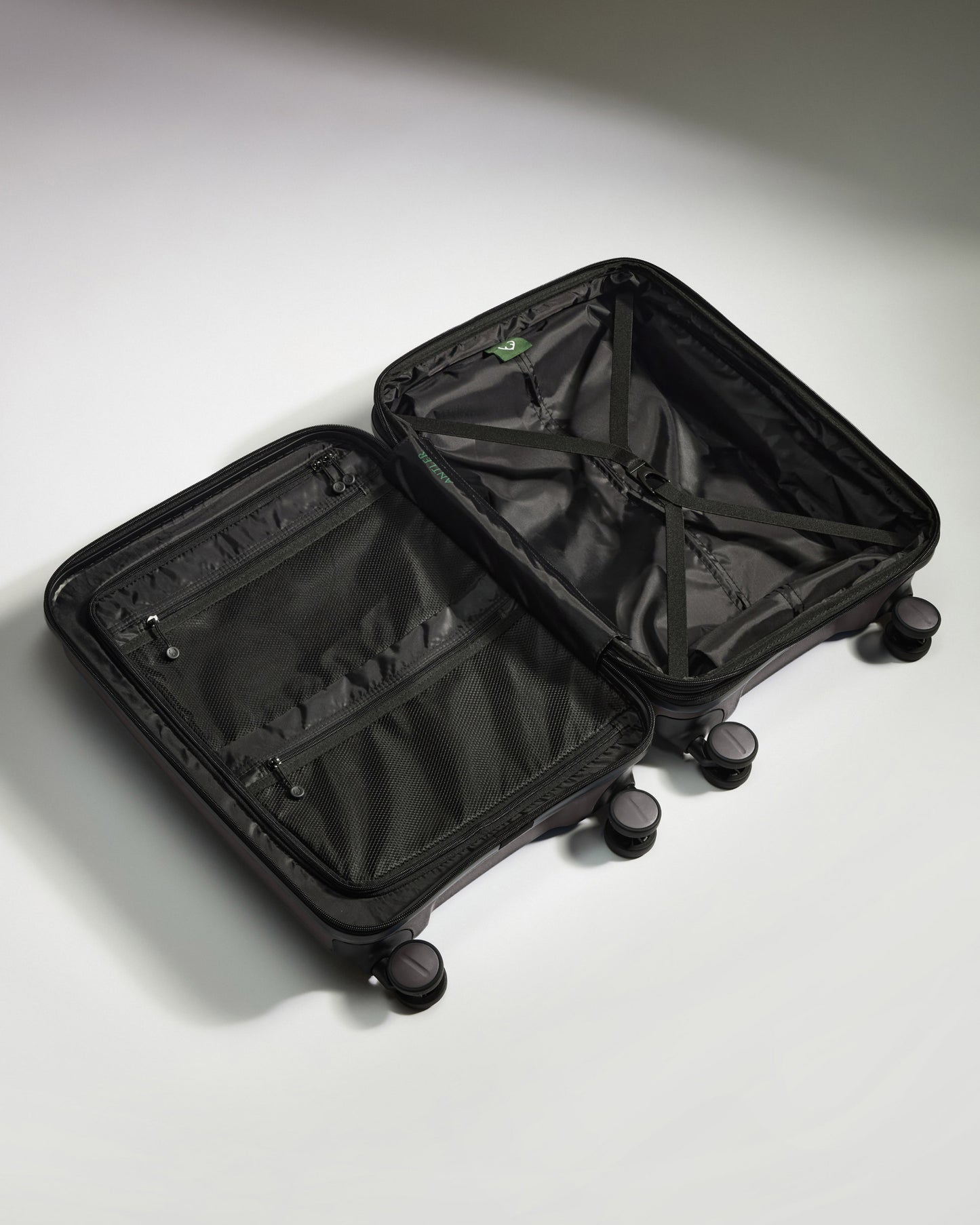 Expandable Cabin Suitcase in Gloss Gull Grey -  Logo Stripe