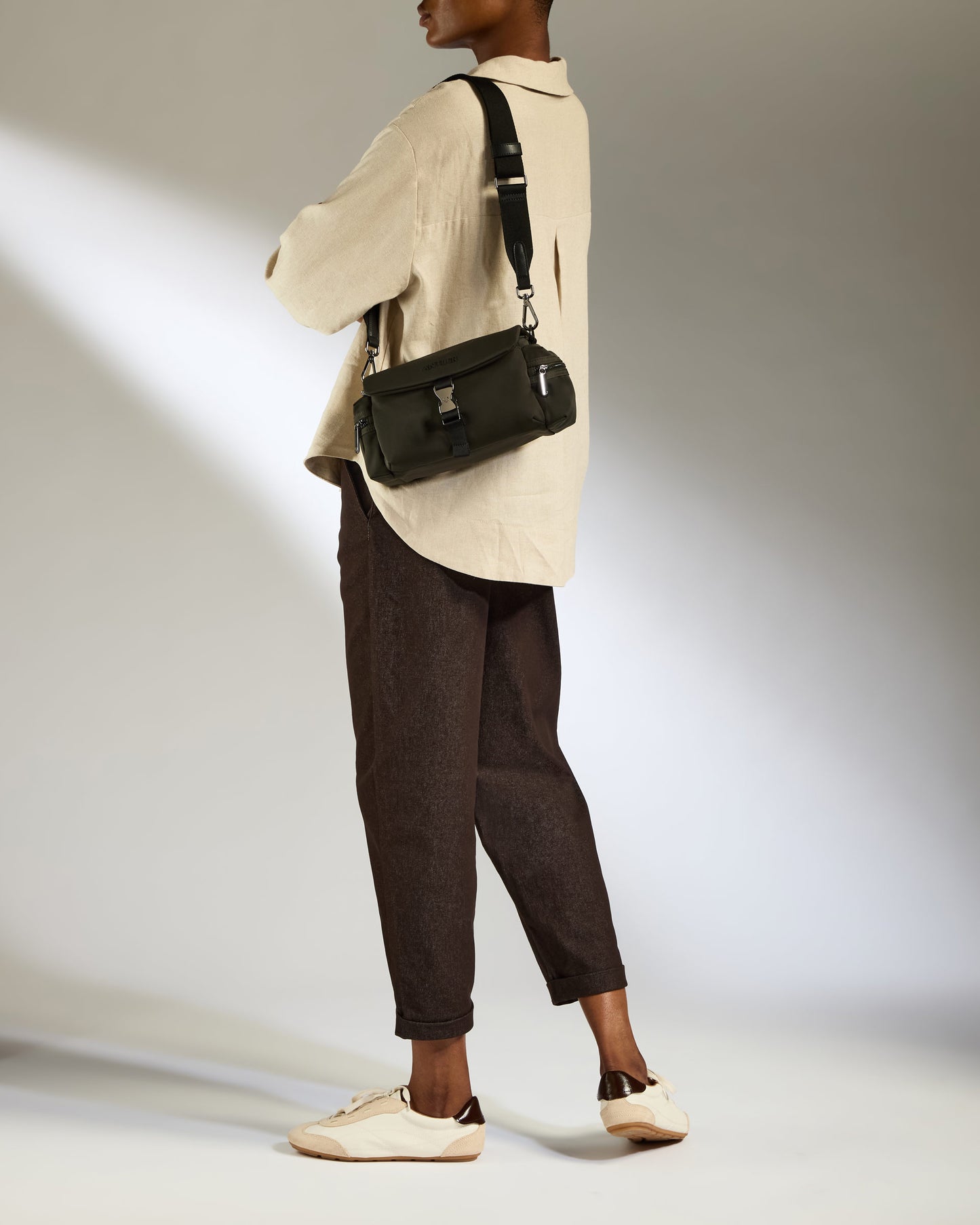 Icon Mini Messenger in Dark Khaki