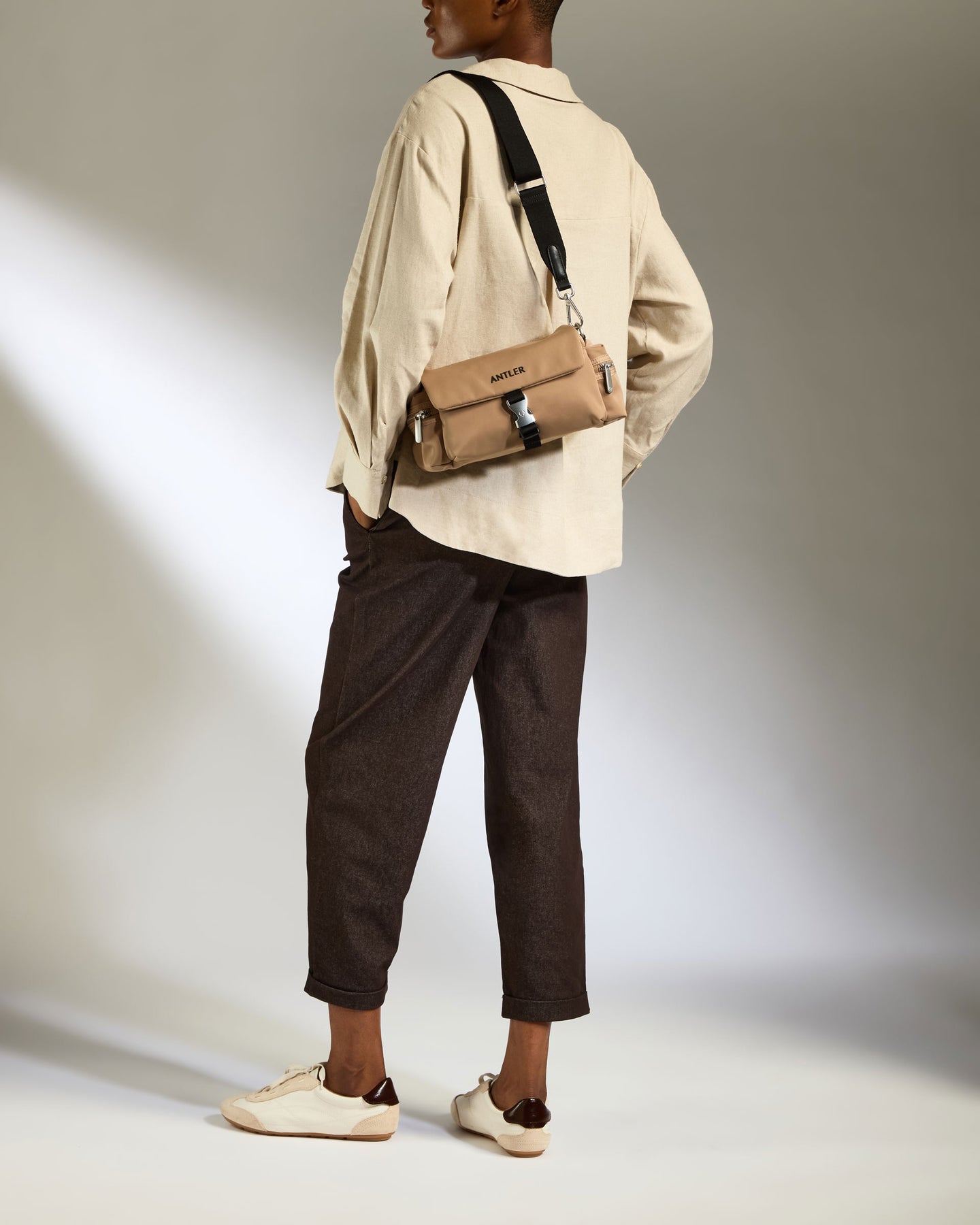 Icon Mini Messenger in Sand