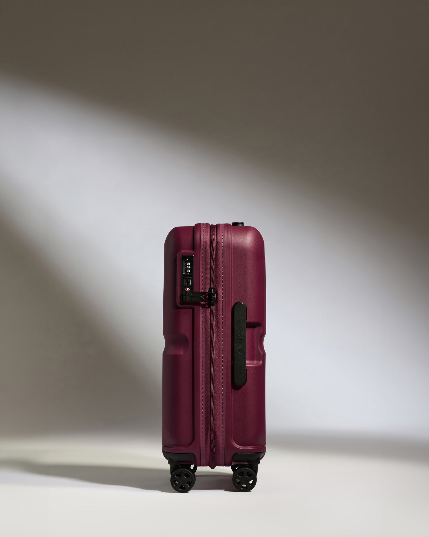 Cabin Suitcase in Heather Purple - Single Stripe